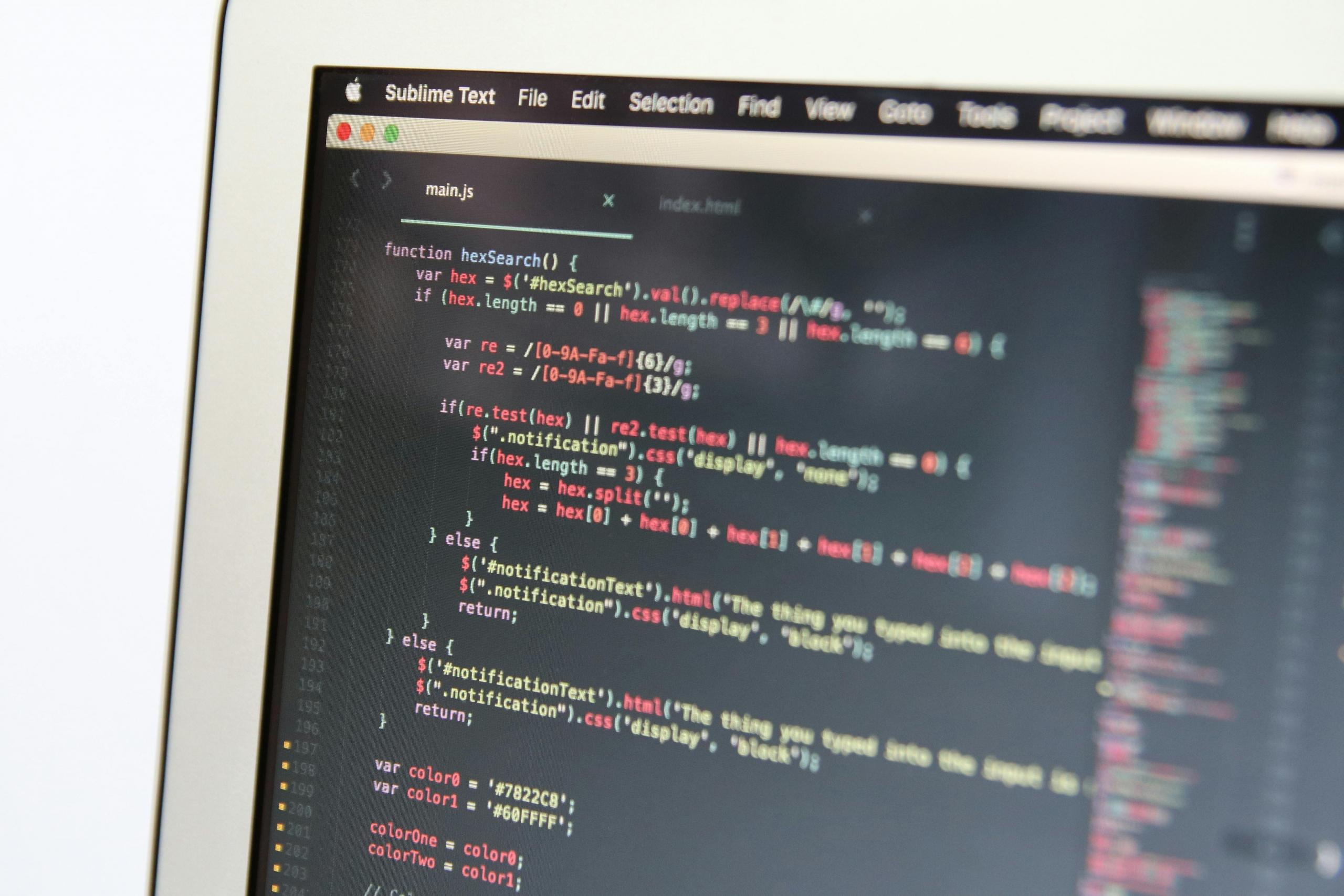 Een computerscherm toont programmeercode.
