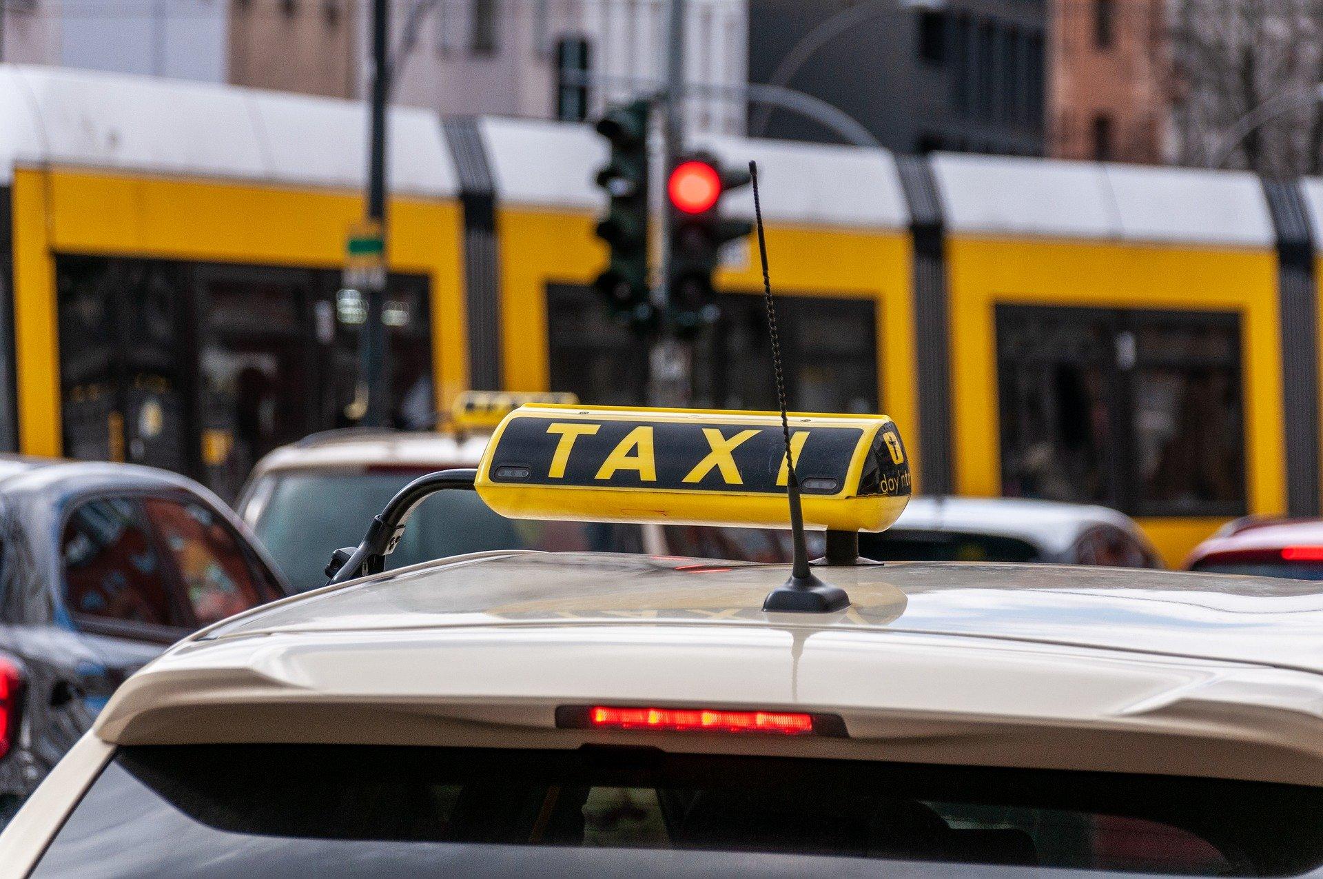 Taxi in het verkeer