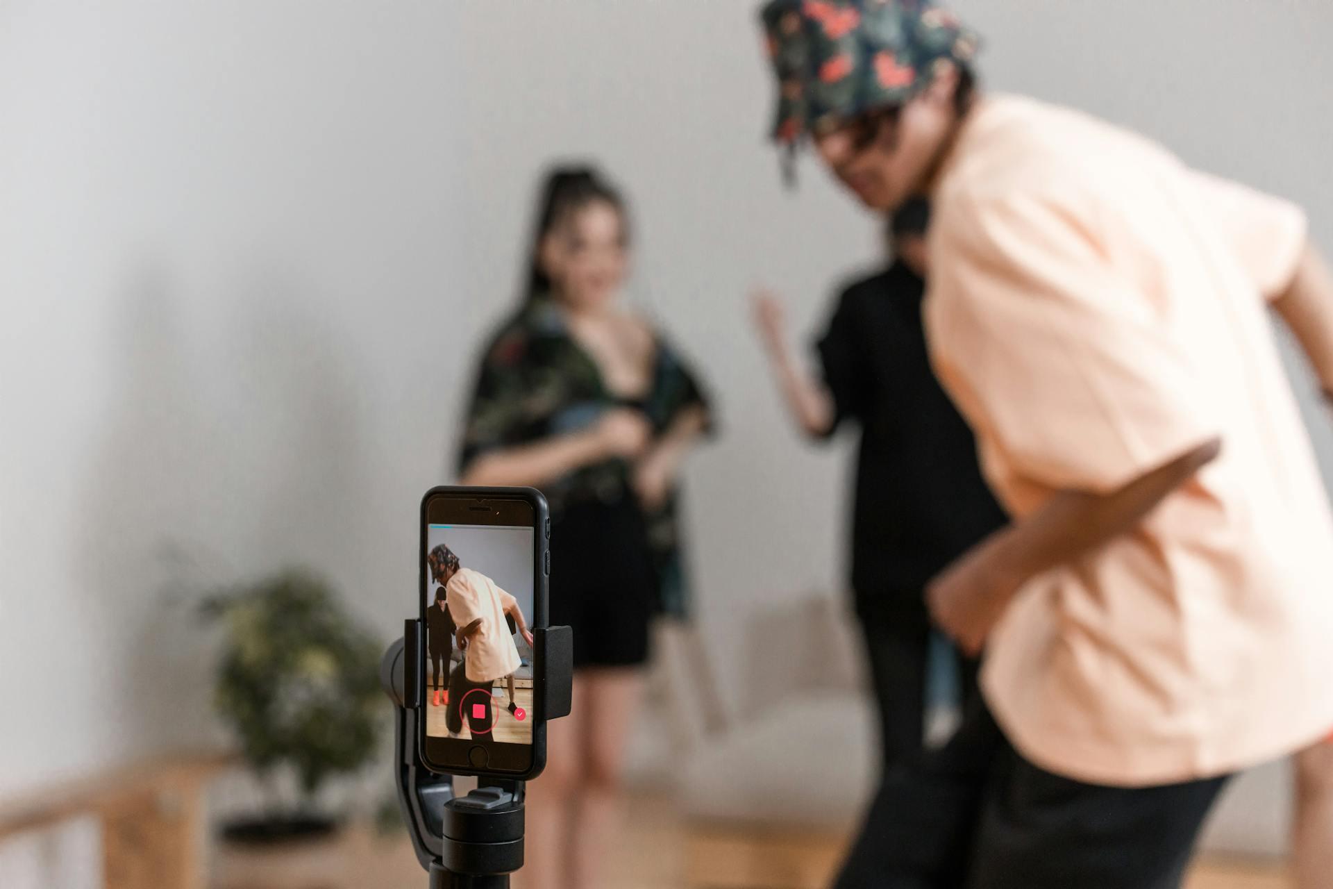 Dansende persoon filmt zichzelf