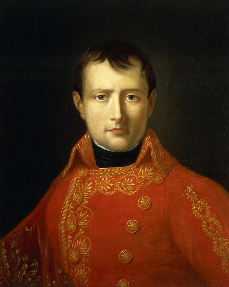 Portret van Napoleon Bonaparte in rood uniform met gouden borduursel.