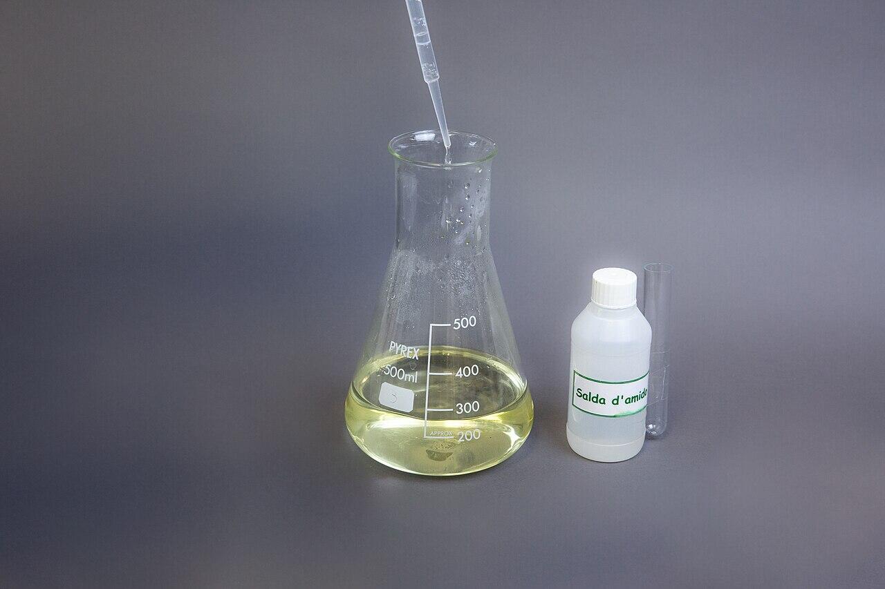 Afbeelding van tistratie van jodium in zout met toevoeging van zetmeel. Bron: Wikimedia Commons