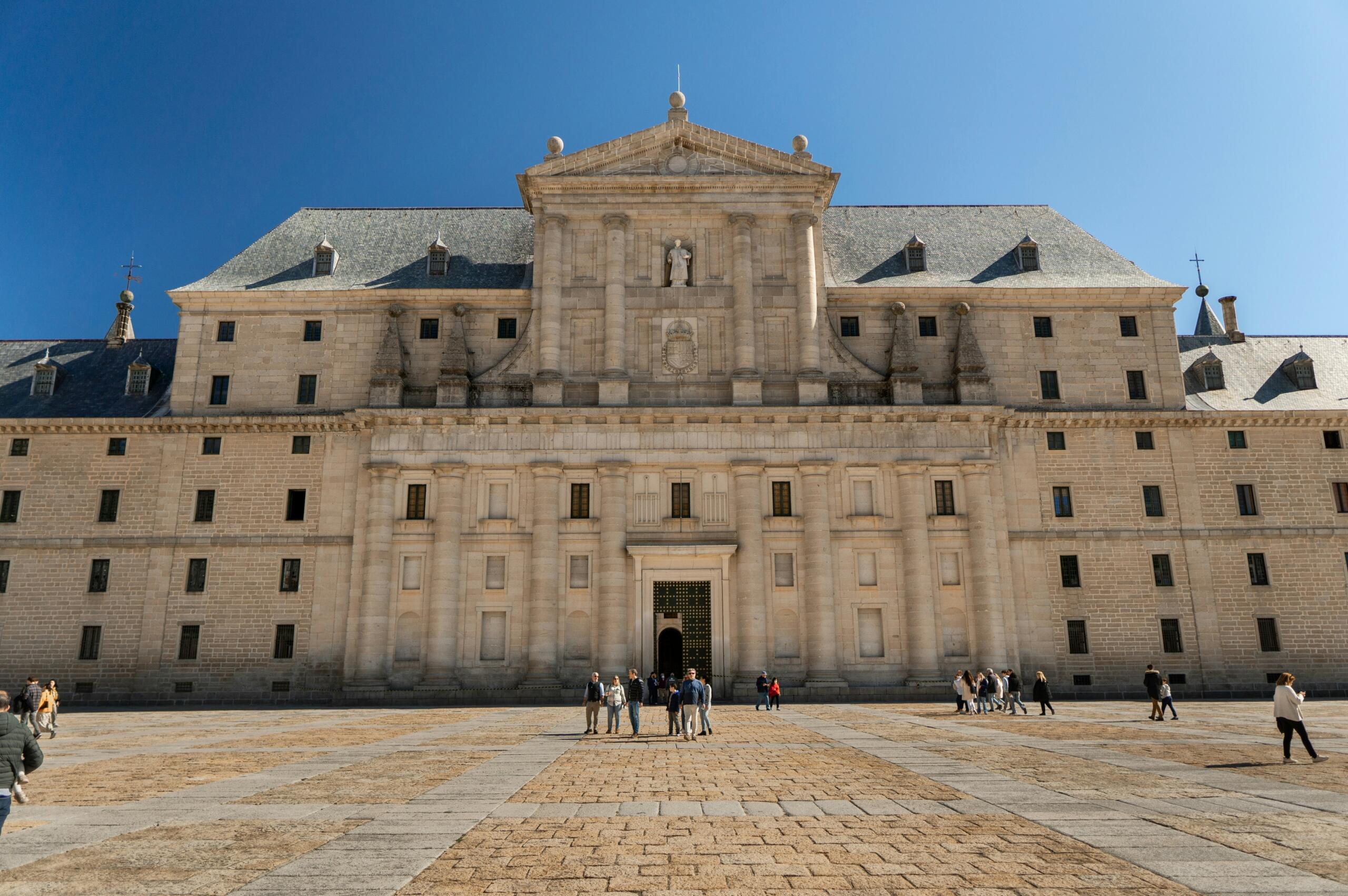 Hoofdingang van het koninklijk klooster El Escorial