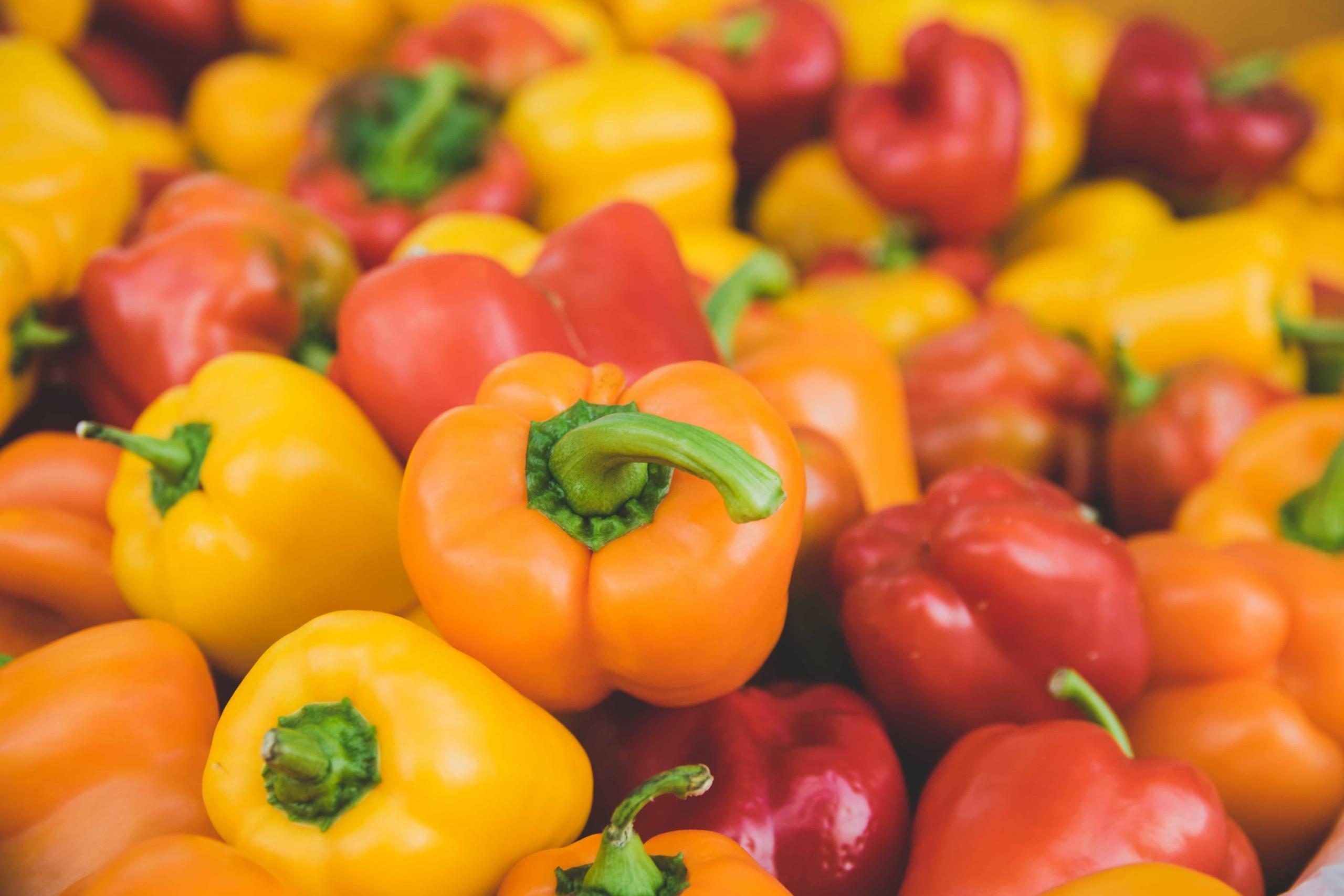 Røde og gule paprika