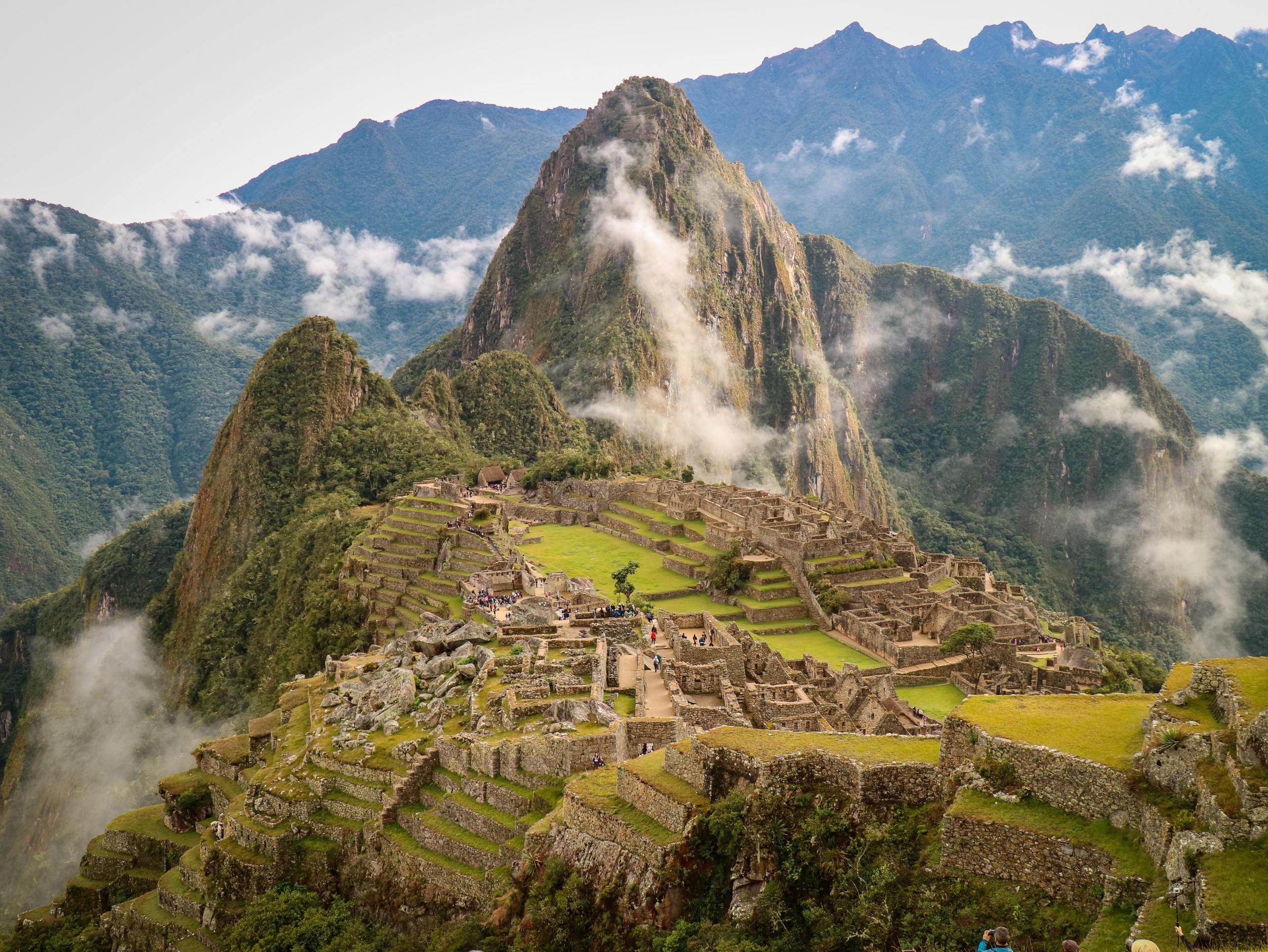 Fjell og ruiner i Peru