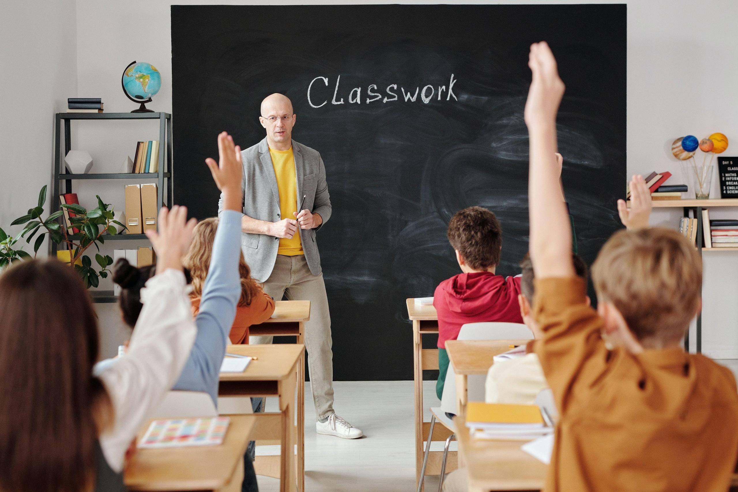 Lærer og elever.