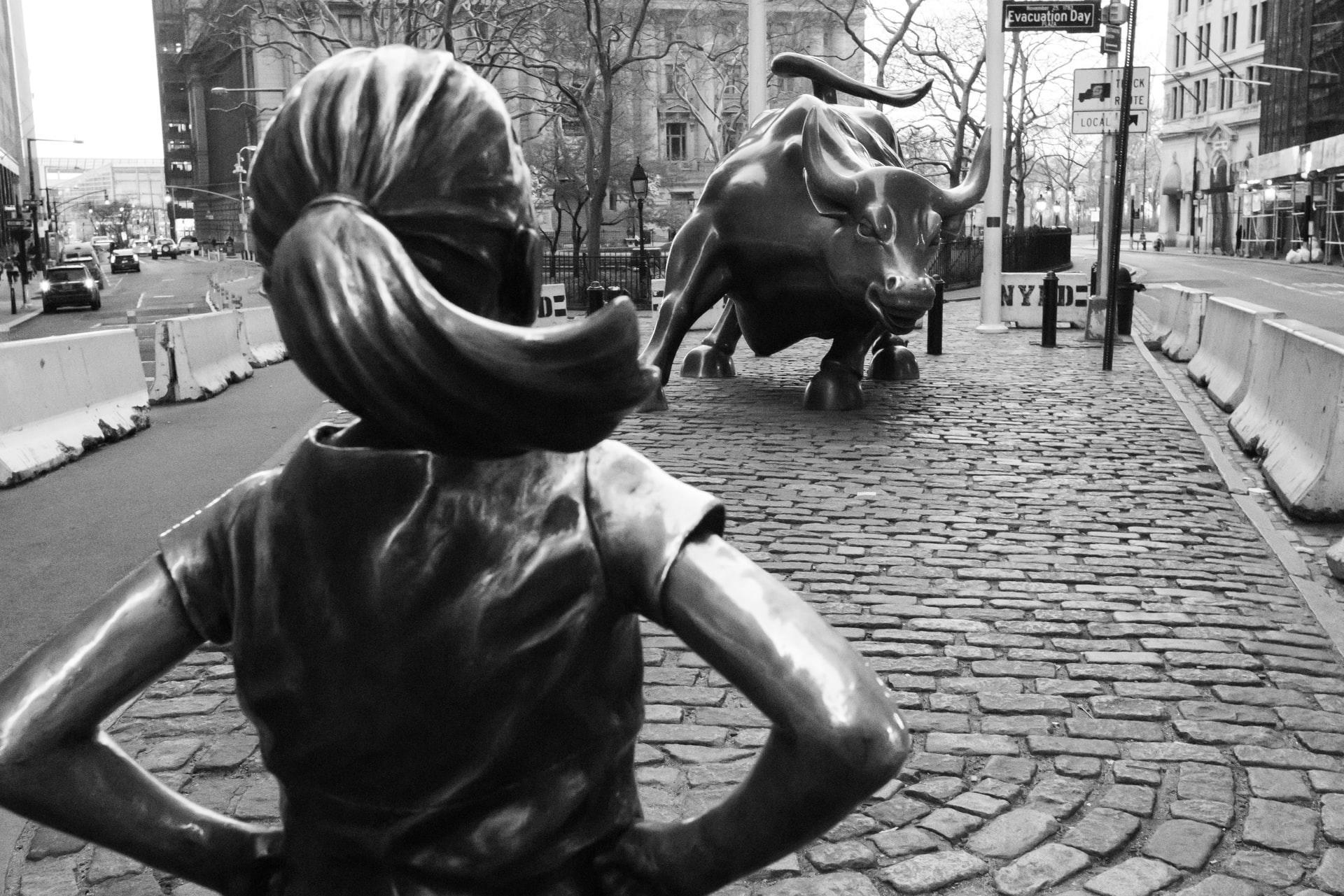 statuer på wallstreet