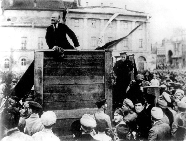 Lenin holder tale