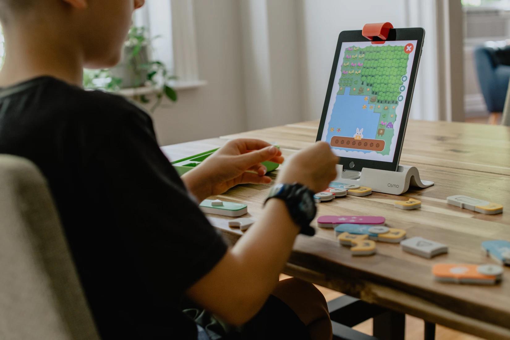 Gutt spiller online spill hjemme