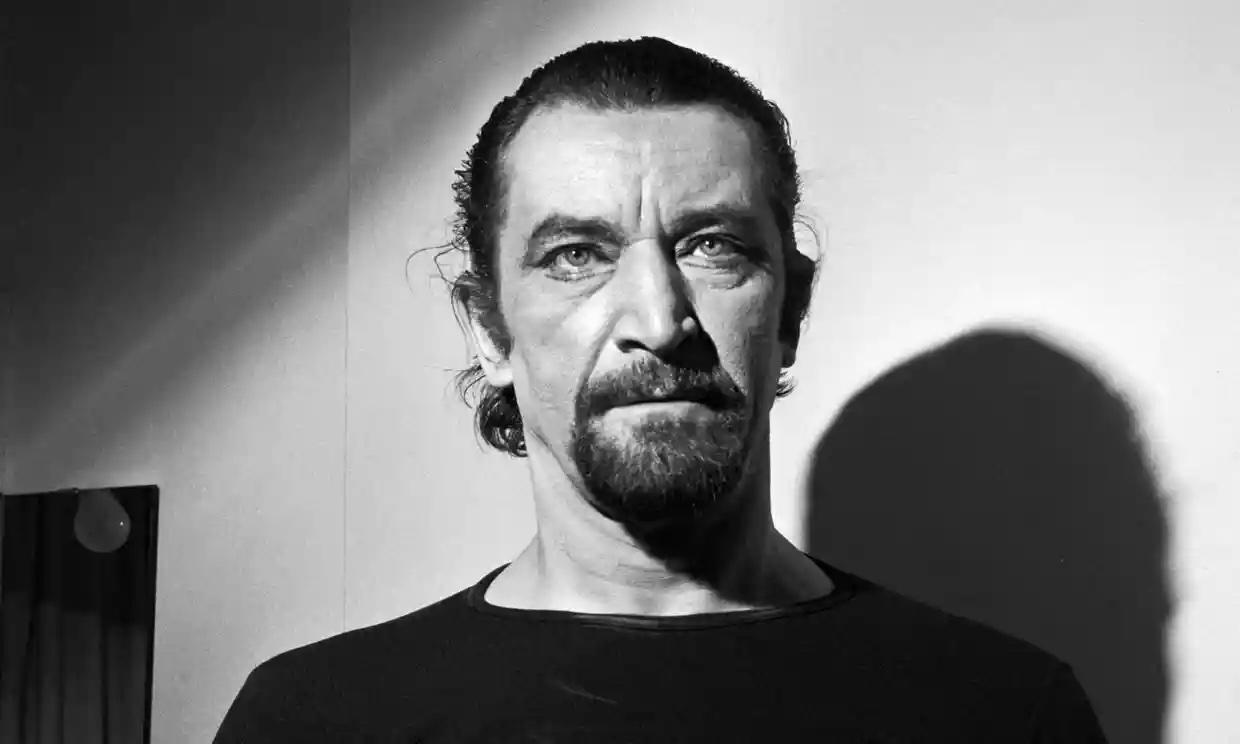 portrett av Maurice Béjart i svart-hvitt