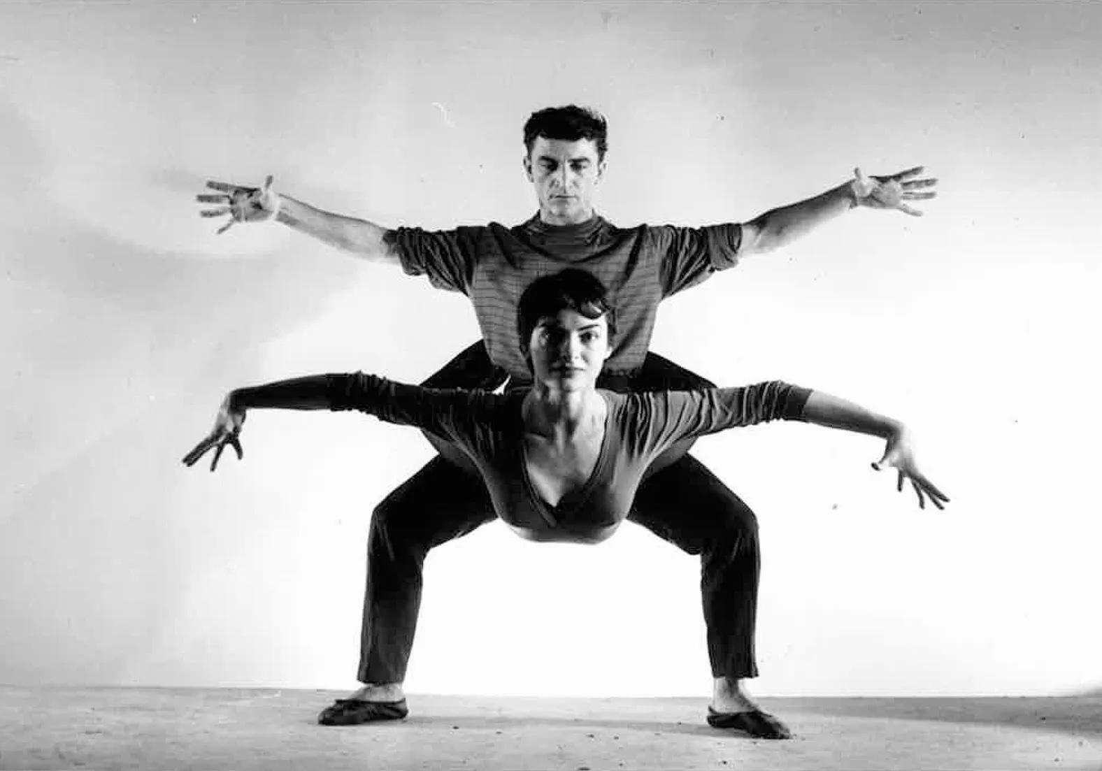 Maurice Béjart og kvinnelig danser i svart-hvitt