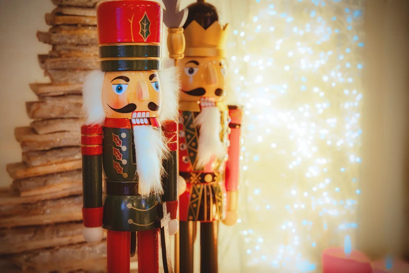 treversjon av nøtteknekkeren med eventyrlig bakgrunn