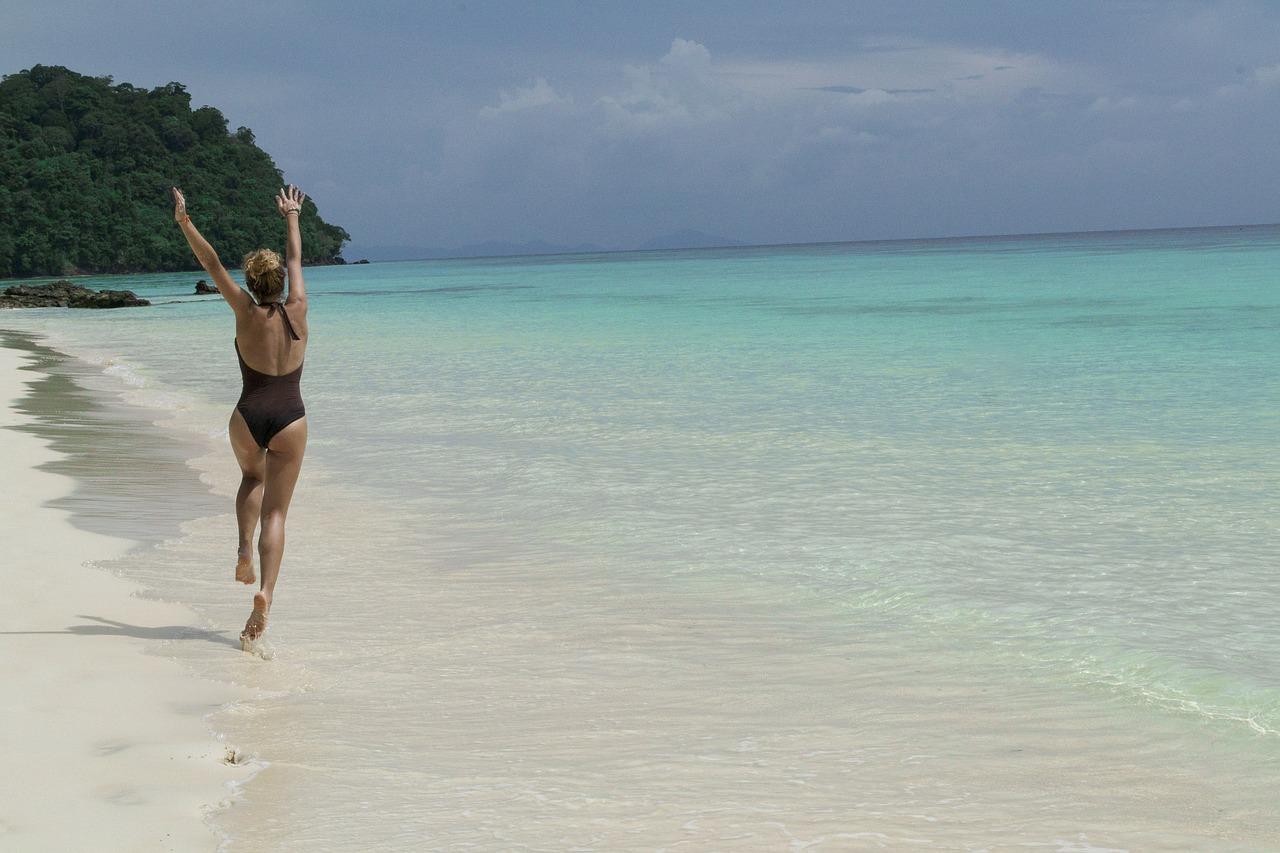 Kvinne på strand