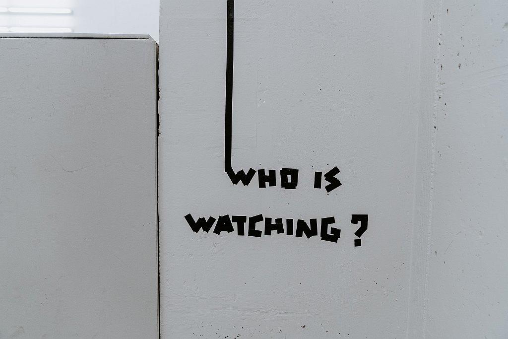 Graffiti om overvåking.