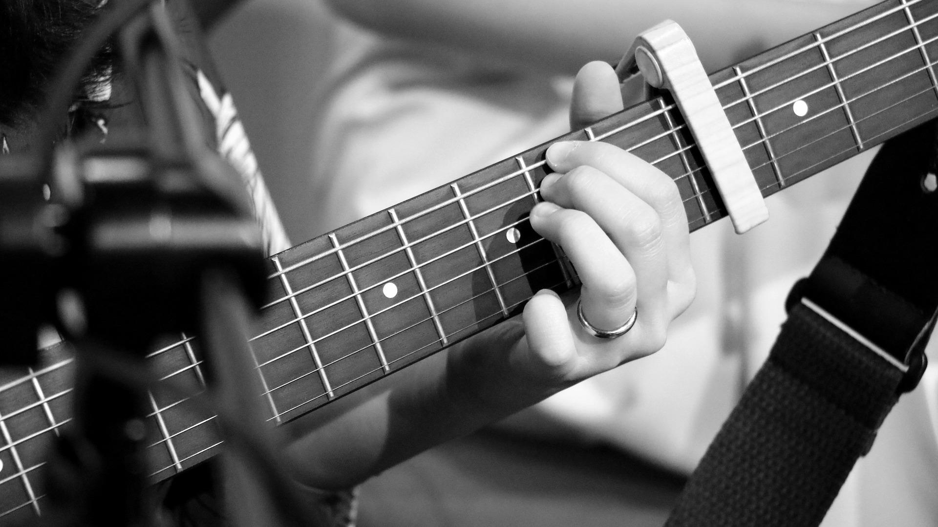 fingerspill på gitar