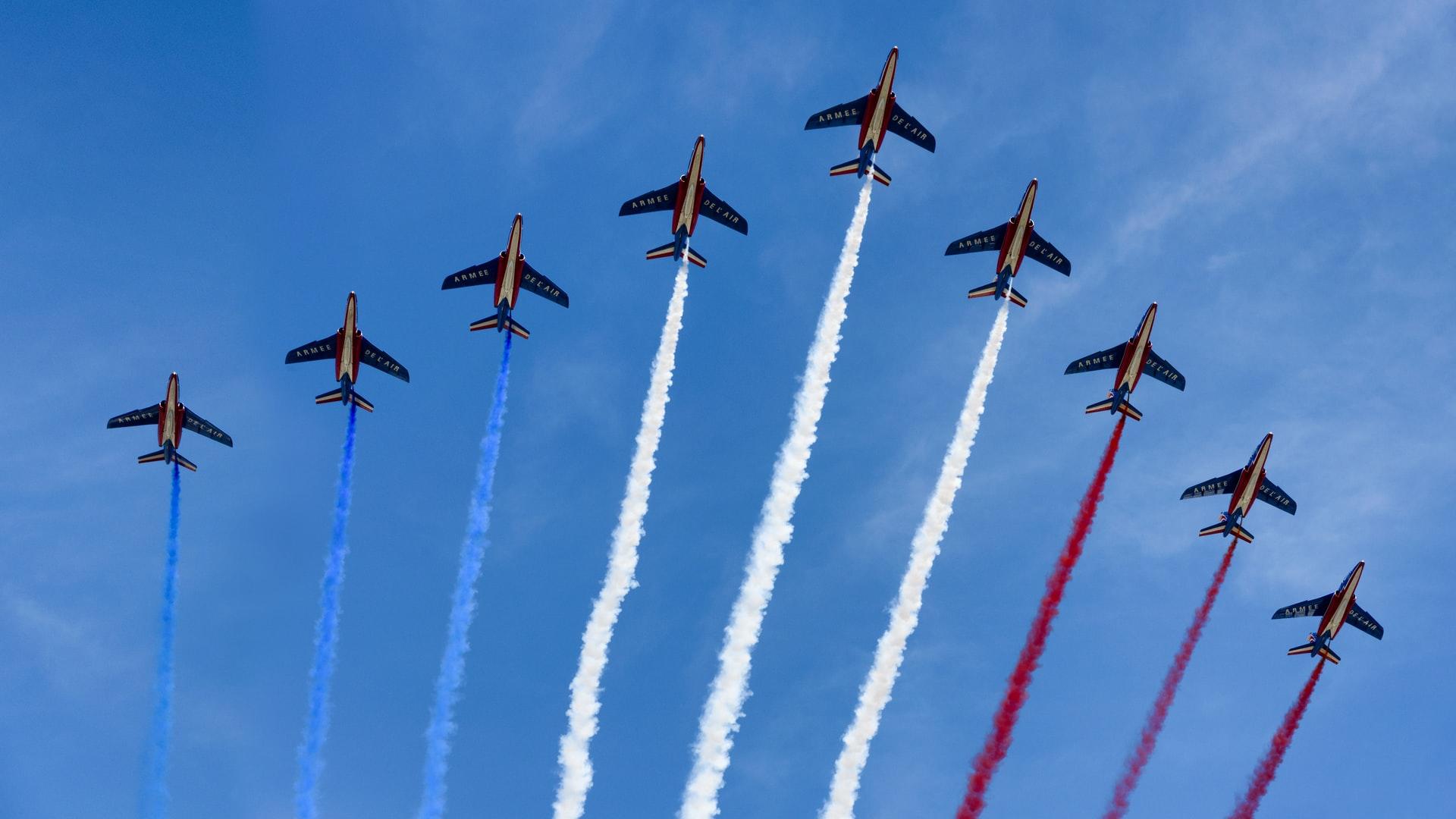 Militærfly som danner Frankrikes flagg