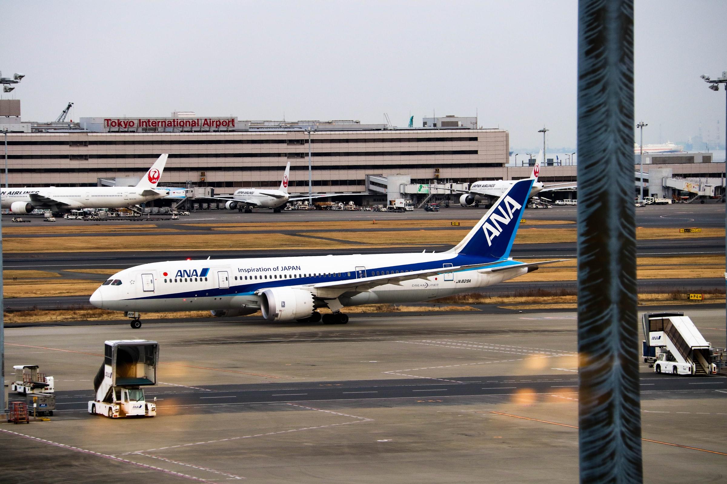 Haneda lufthavn og ANA-fly, Japan