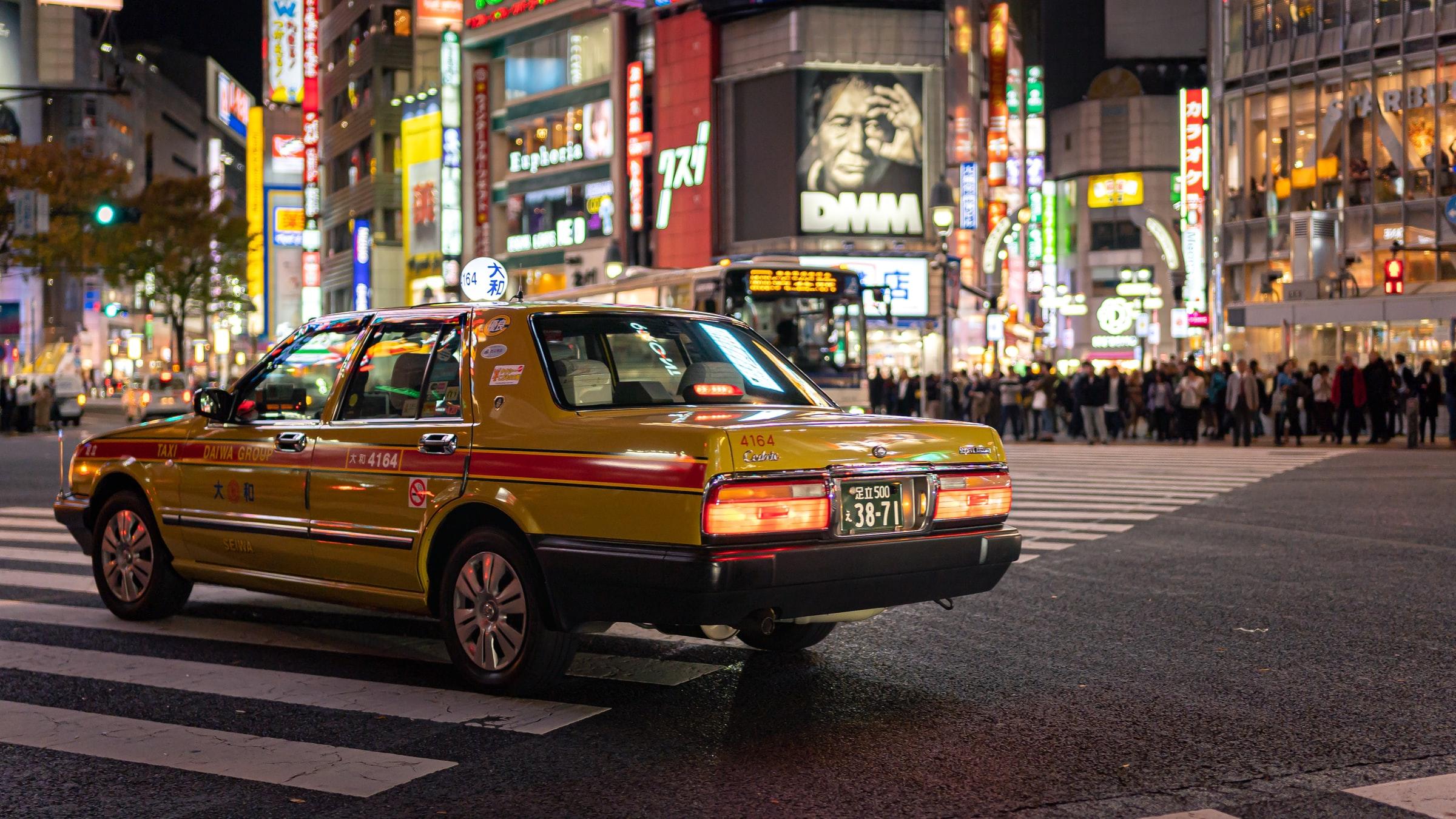 drosje i Tokyo, Japan på nattestid