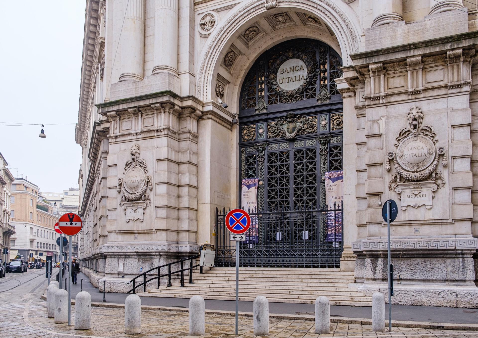 En italiensk bank i en gammel bygning
