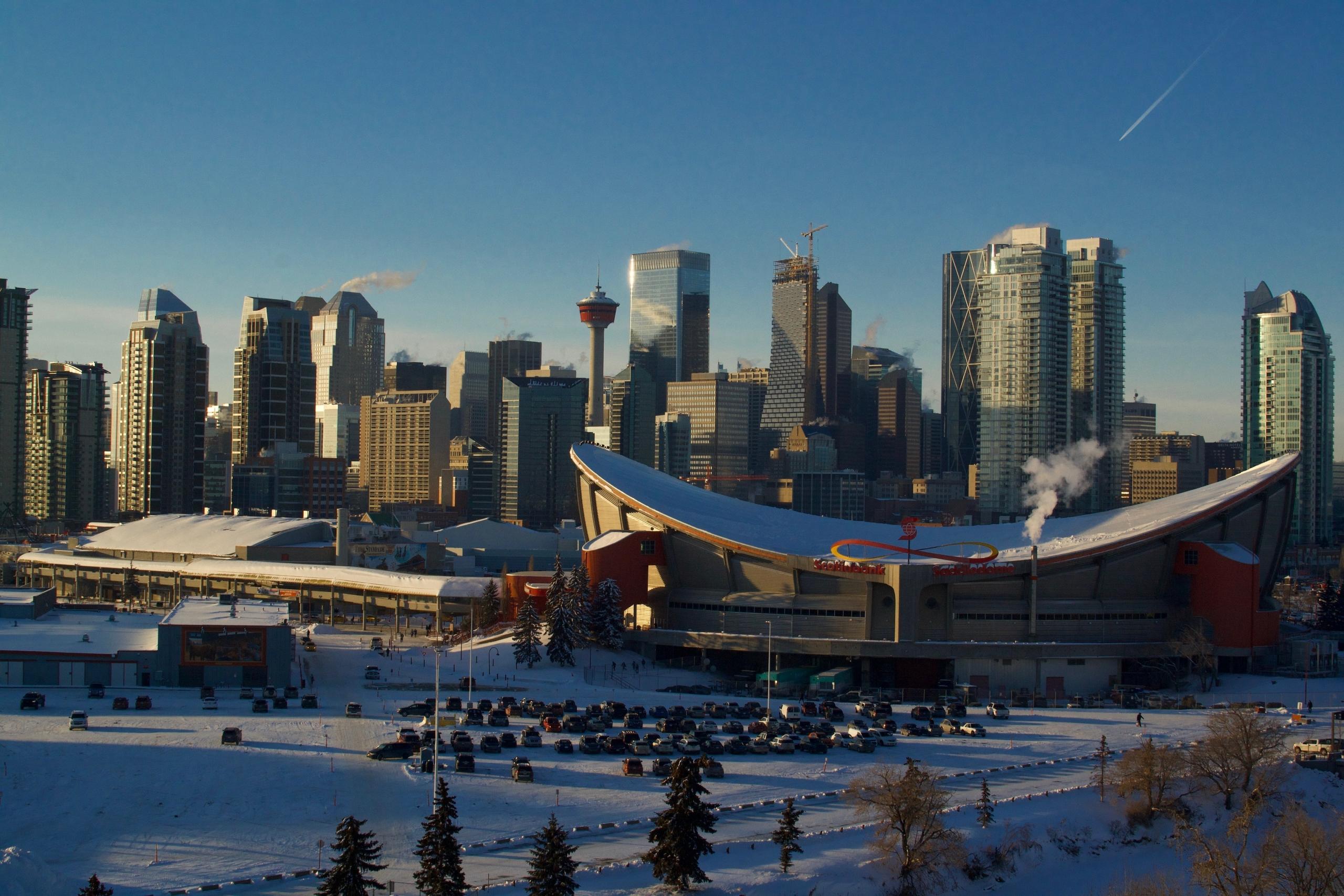 et tynt snølag har falt over calgary, der man kan snakke engelsk med lokalbefolkningen