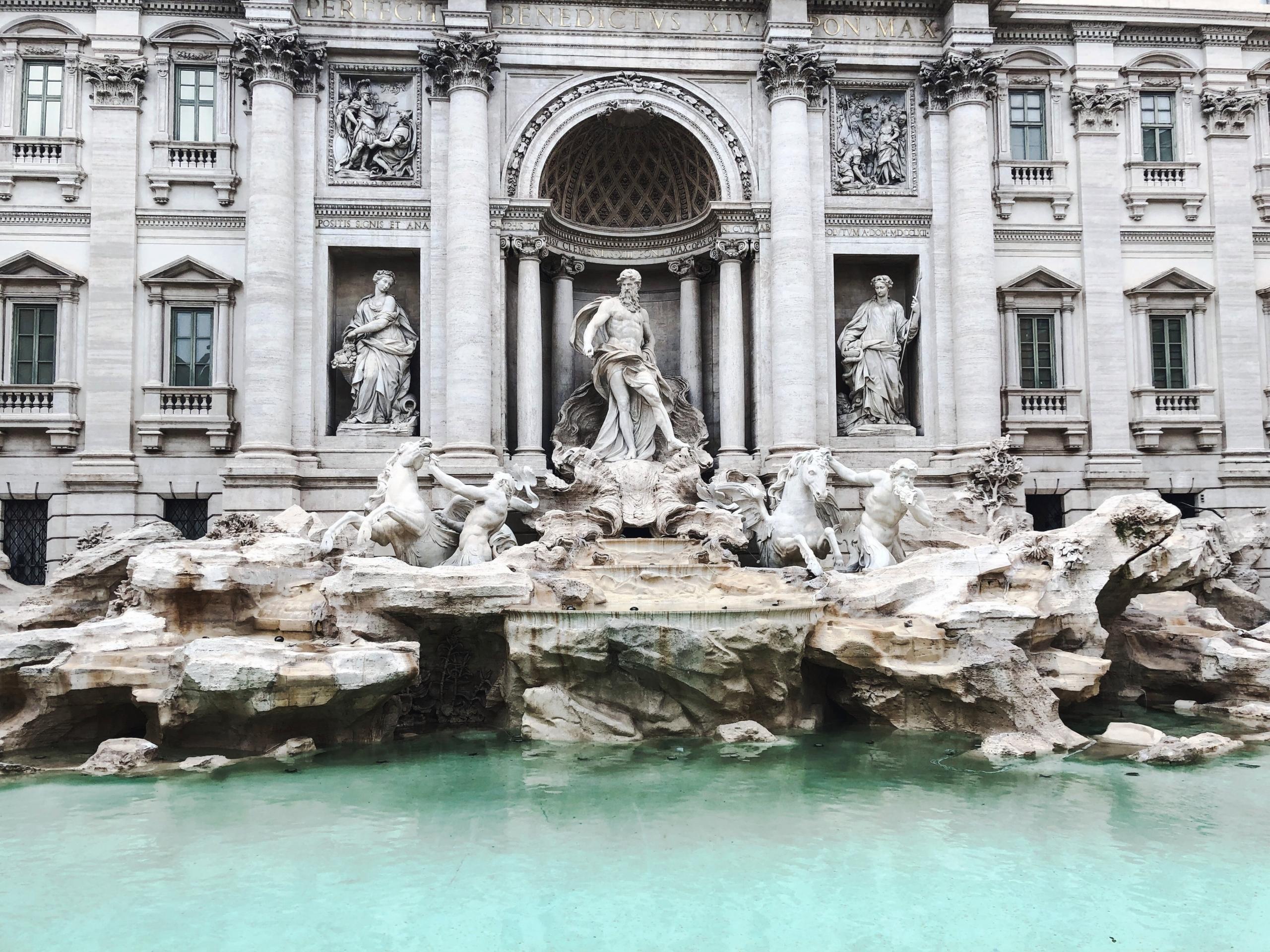 fontana di trevi i Roma, en populær turistattraksjon