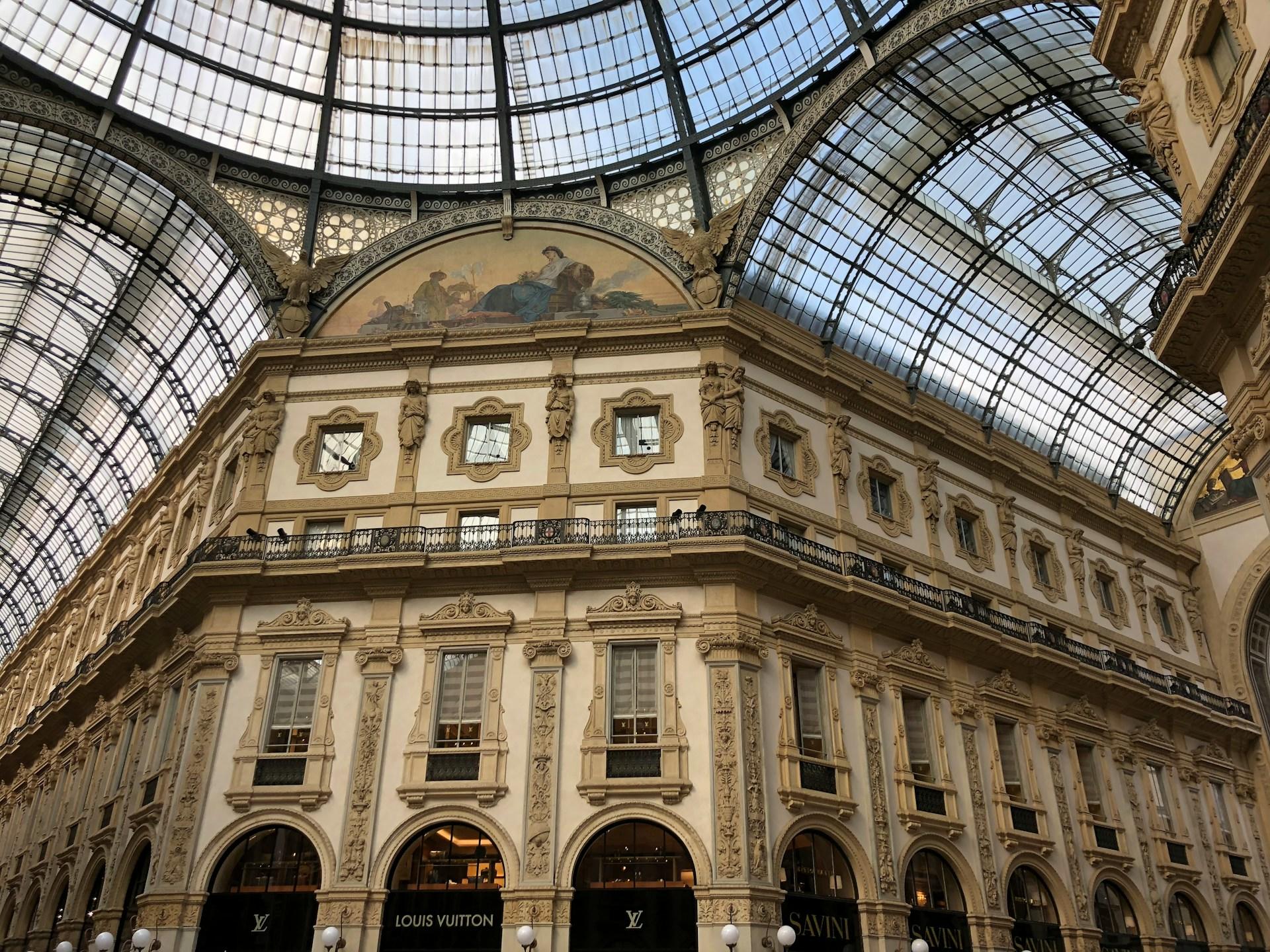 Innsiden av utsmykket bygg i Milano.