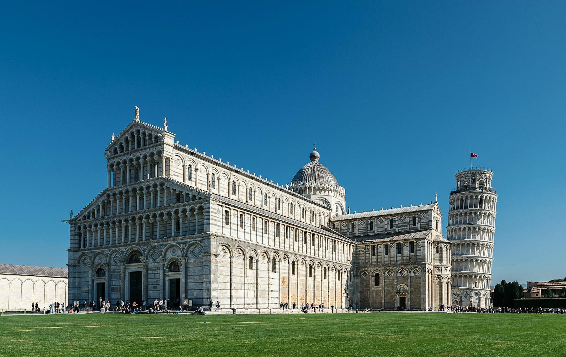Det skjeve tårnet i Pisa.