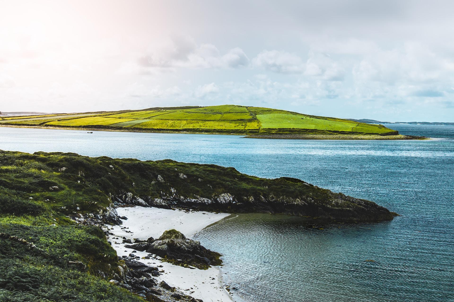 Overblikksbilde tatt i høyden av Connemara i Irland.