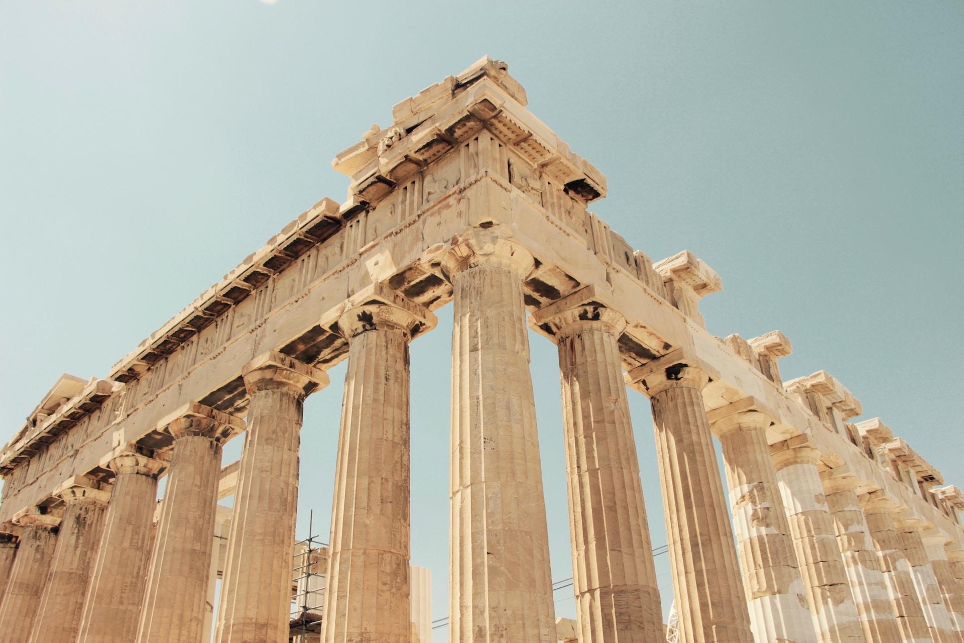 Hjørne av Parthenon i Athen i Hellas.