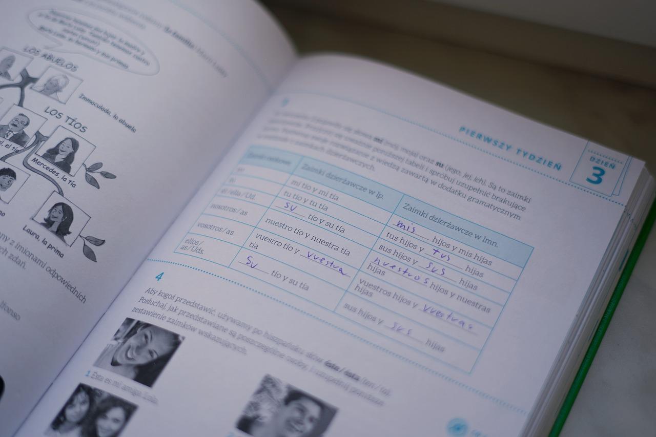 En oppgavebok med øvelser i spansk grammatikk og vokabular.