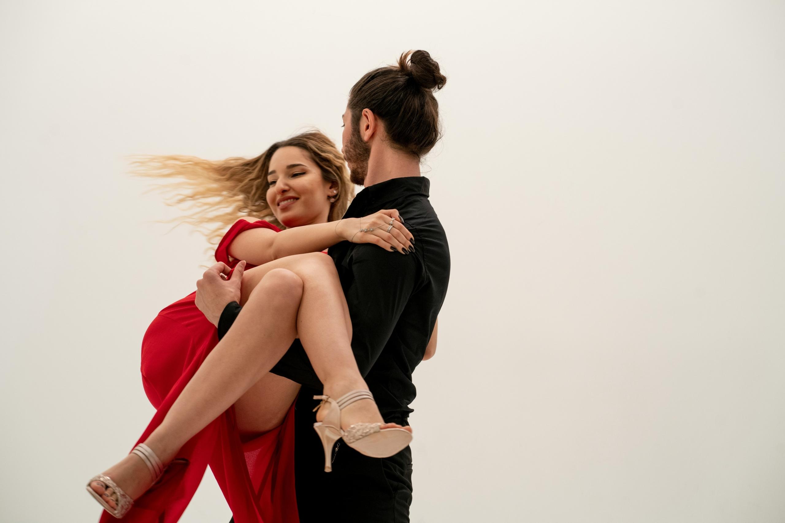 Et par i et dramatisk argentinsk tango løft