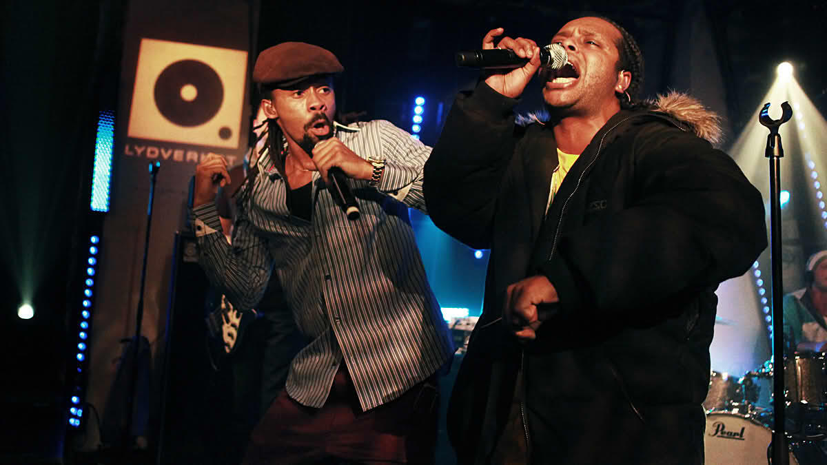 Gruppa Madcon synger