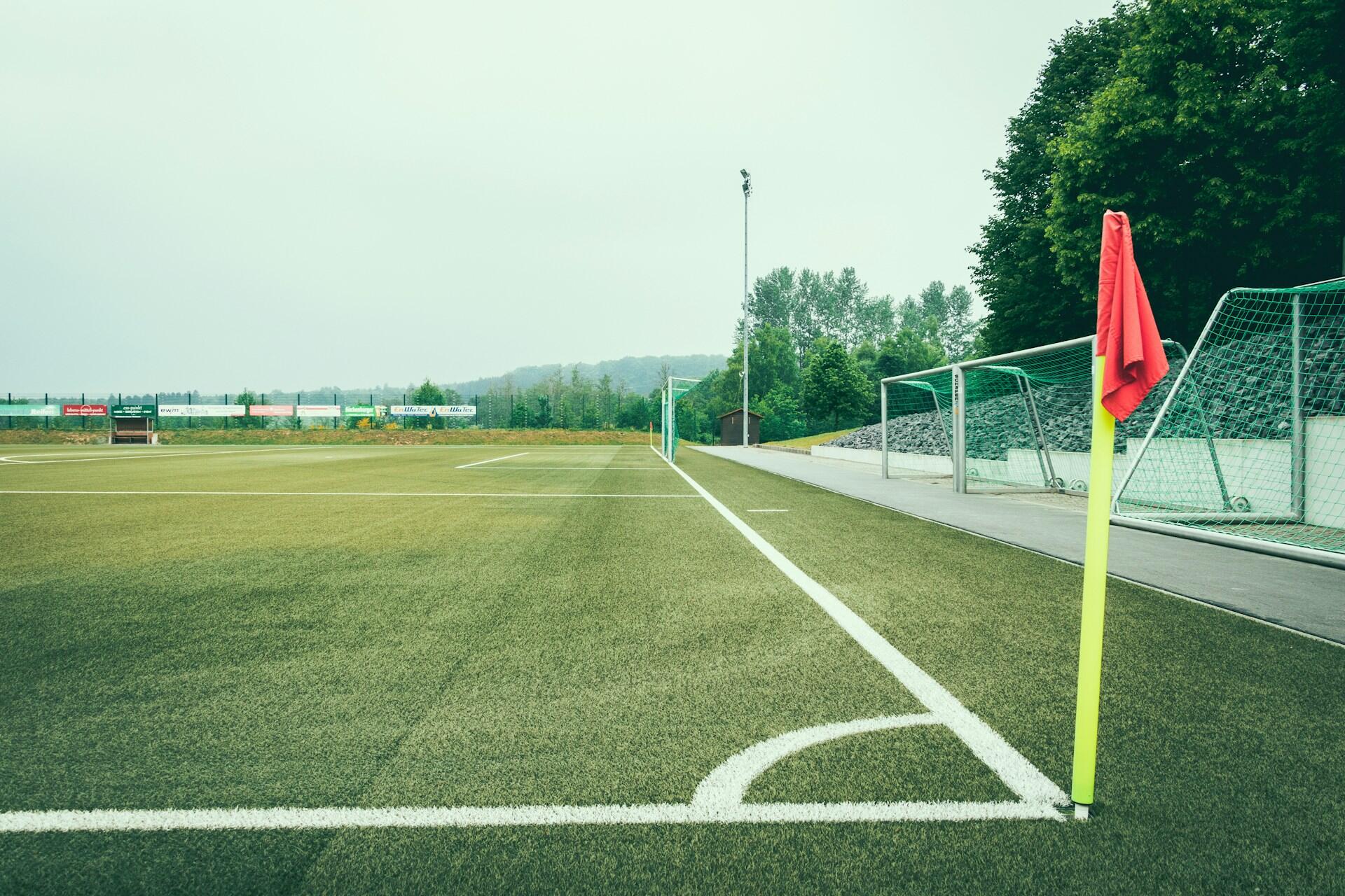 Hjørnet av en fotballbane hvor det tas hjørnespark fra