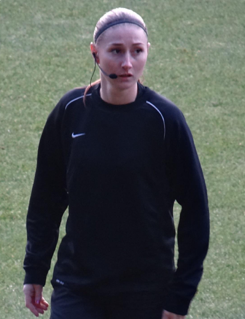 Bilde av kvinnelig fotballdommer Sian Massey-Ellis fra England