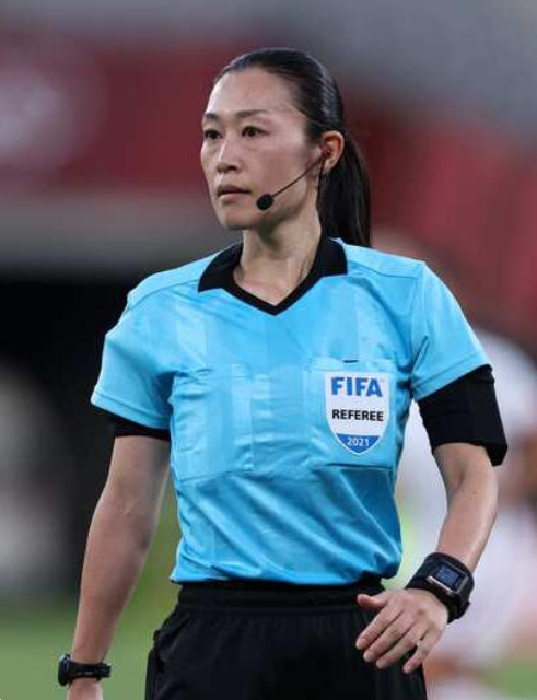 Yoshimi Yamashita kvinnelig fotballdommer fra Japan