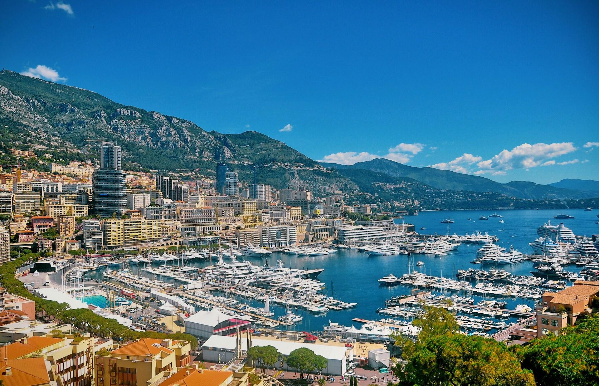 Monaco i nydelig sommervær.