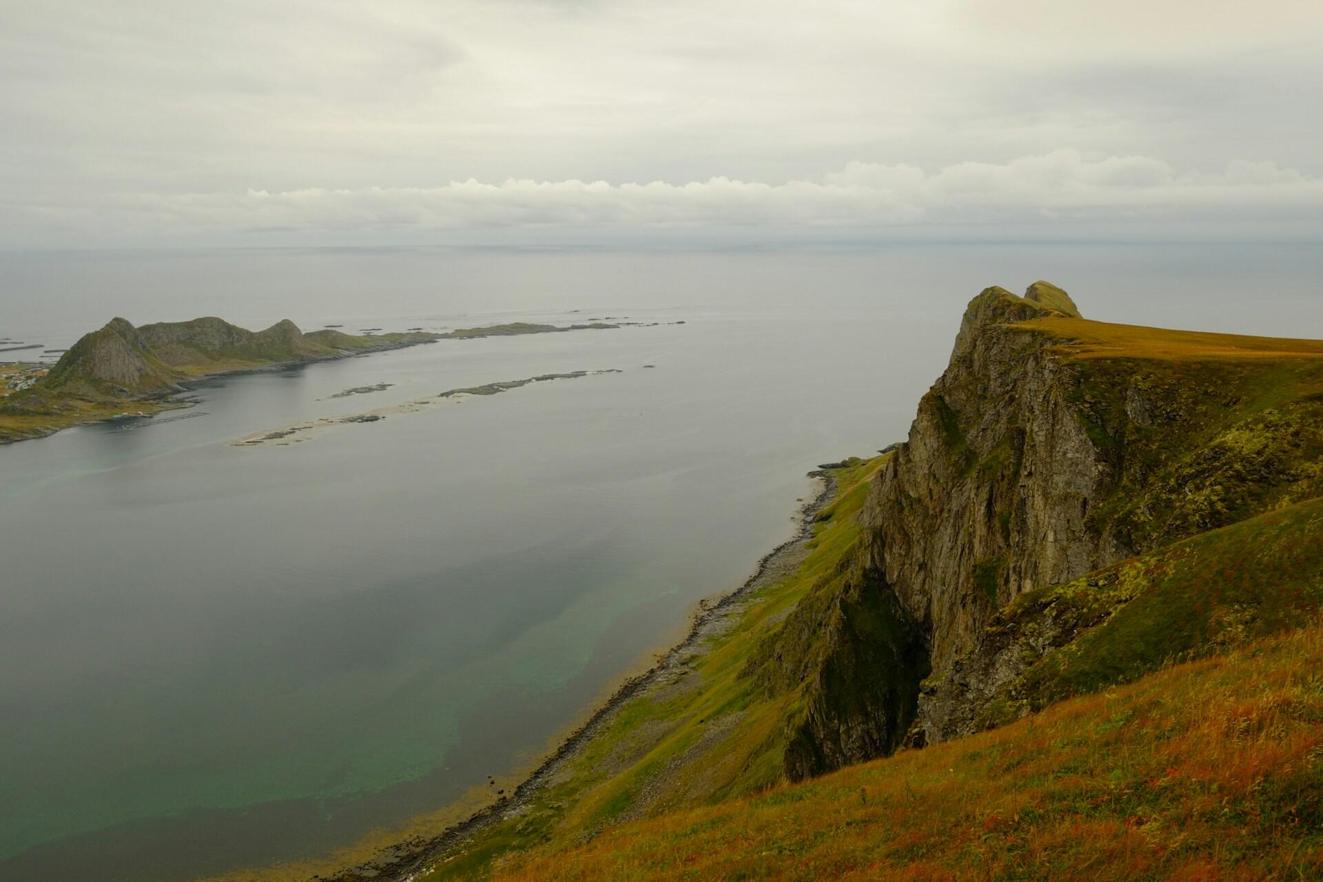 Kystlandskap med klipper og hav ved Håen på Værøy