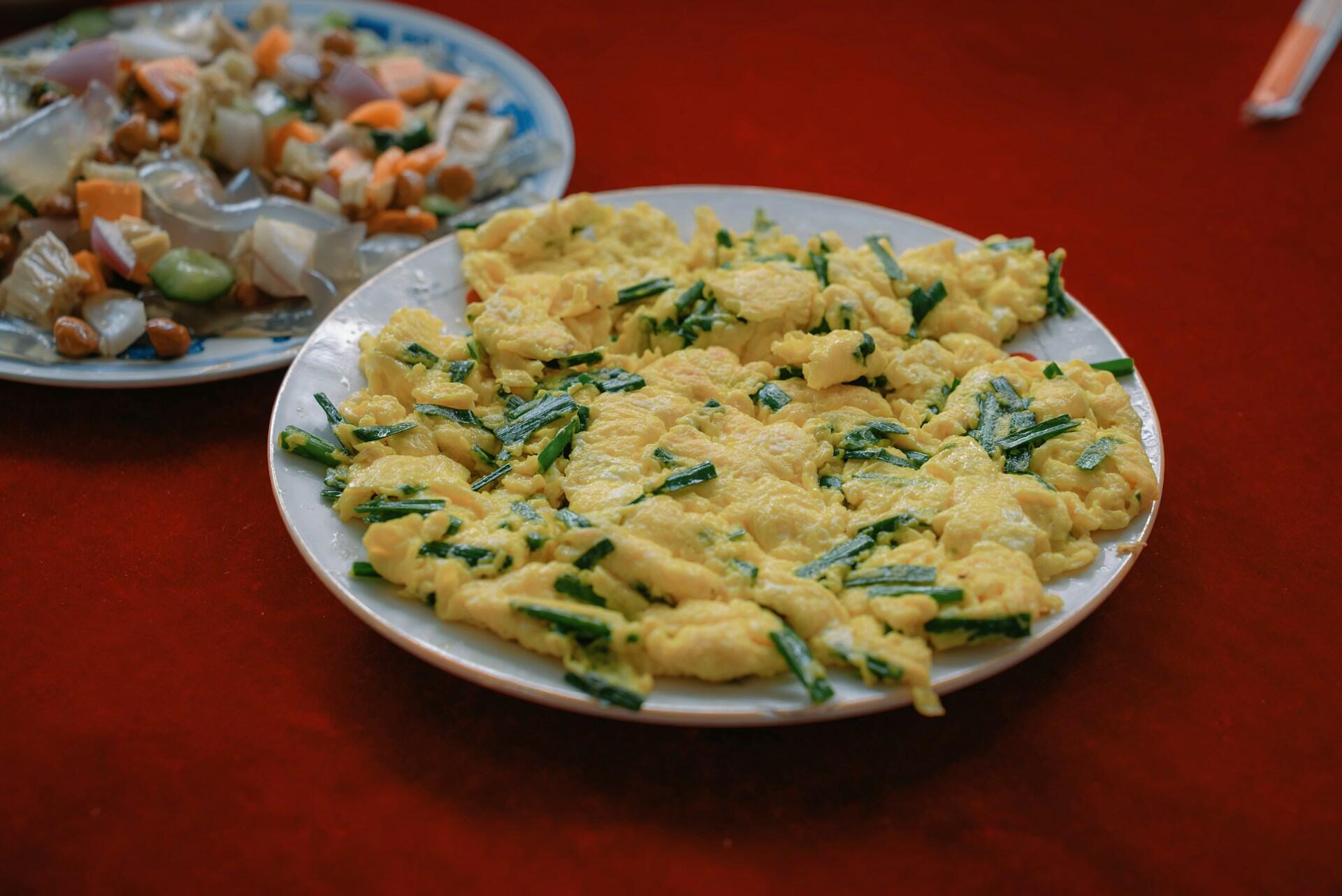 Omelett med spinat som sunn frokost og enkel sunn mat oppskrift