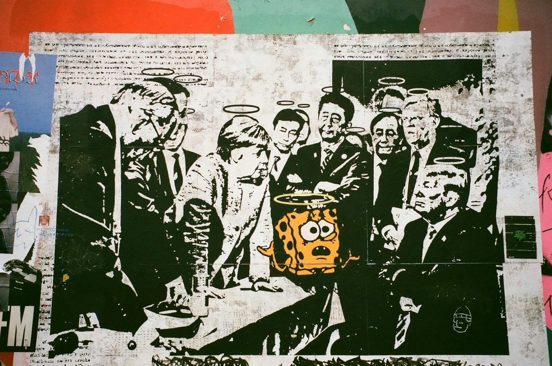 Svart-hvitt gatekunst-collage med politiske ledere og SpongeBob – kommentar til politisk makt