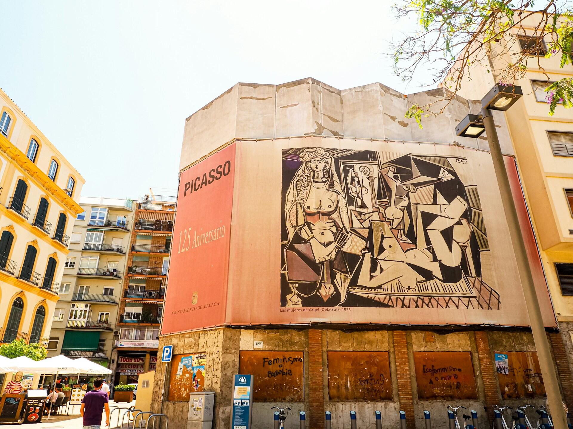 Bilde av Bianca Sbircea-Constantin som viser gatekunst av Pablo Picasso plassert på en bygning