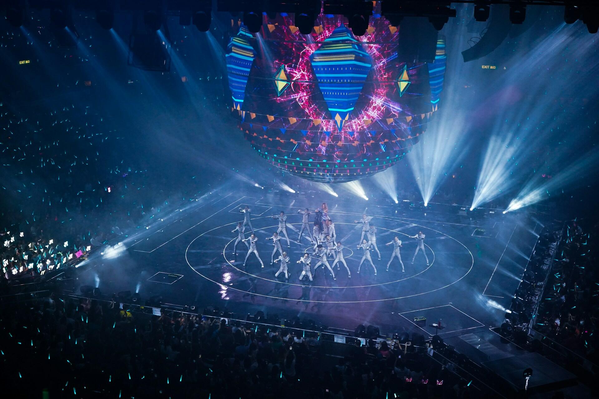 Dansere på scenen under eurovision song contest