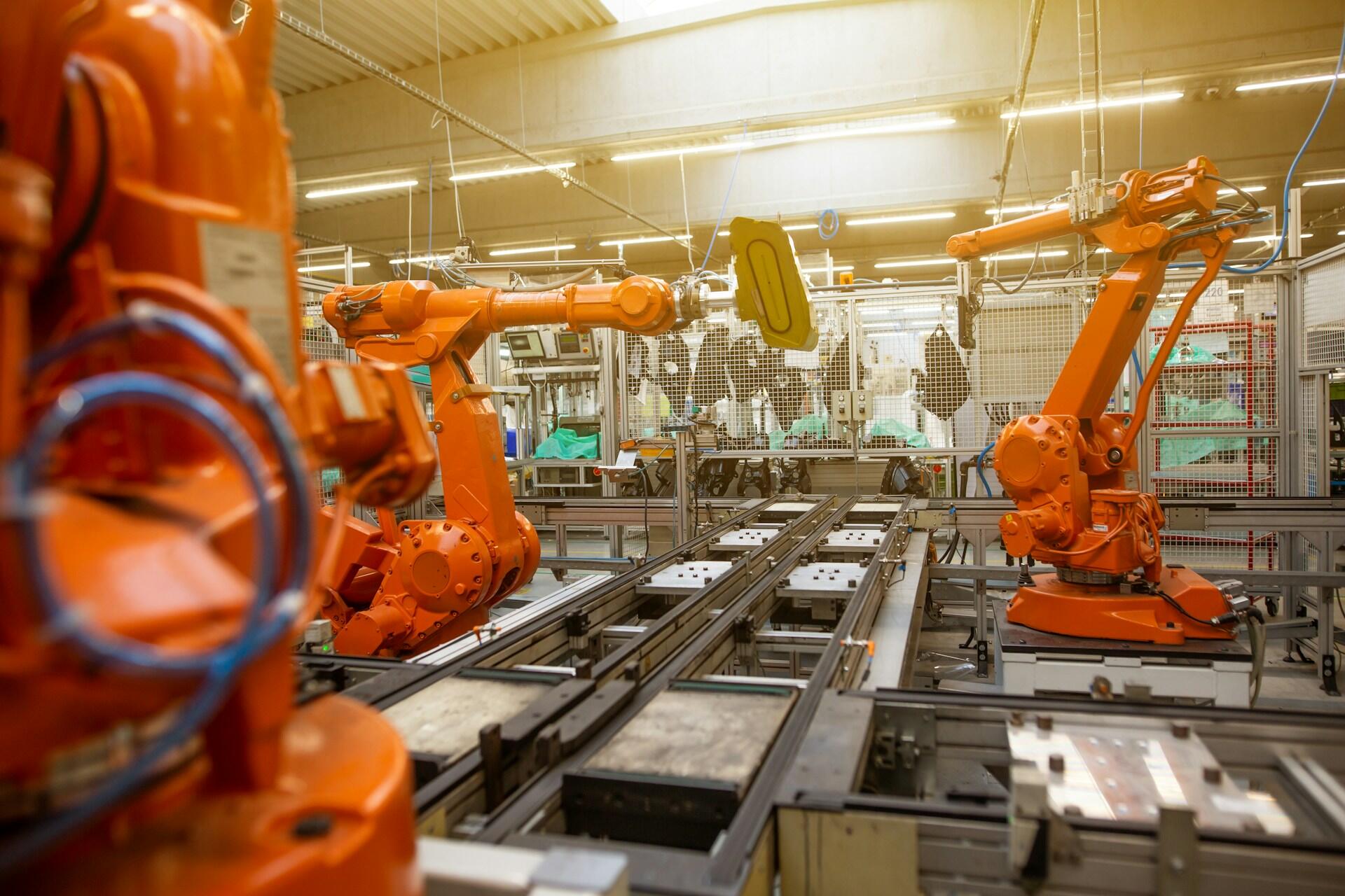 Maskiningeniør mekatronikk i et industrielt område
