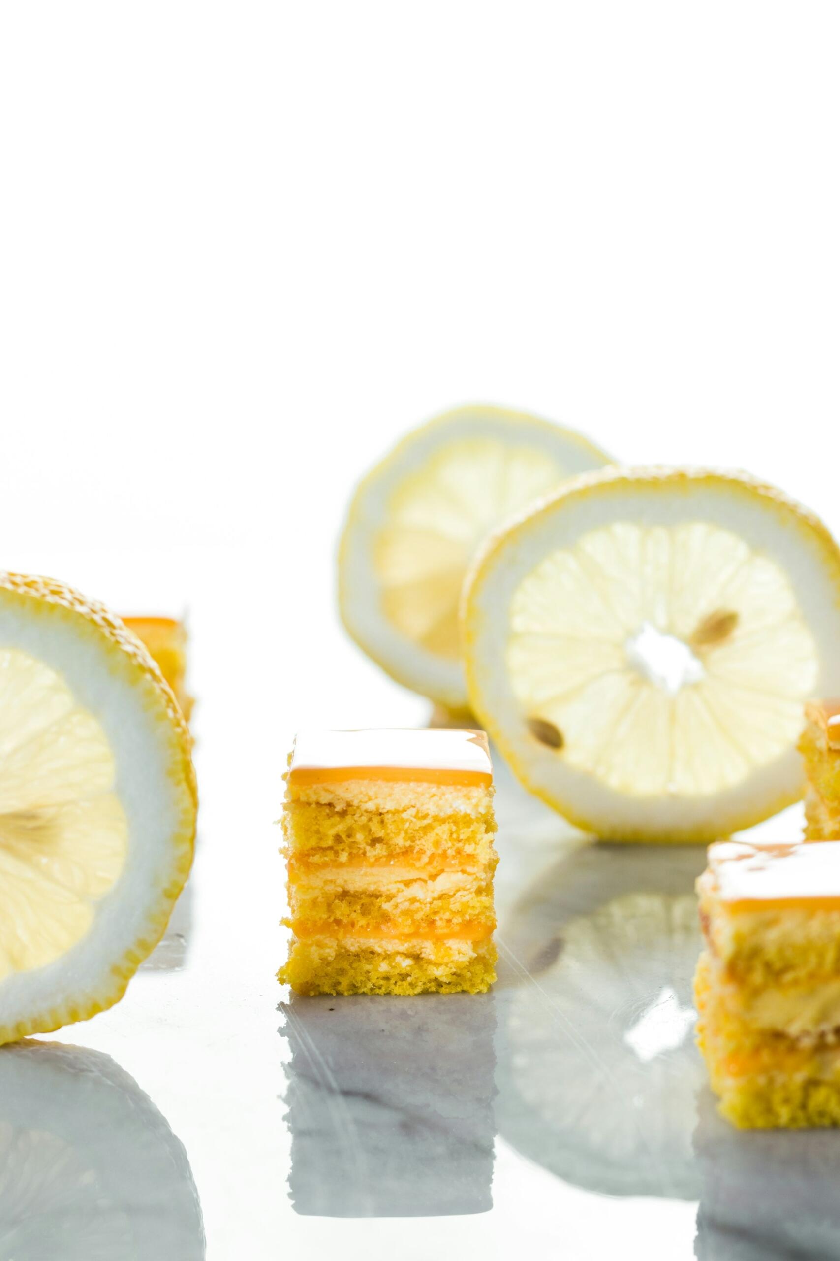Lemon drizzle cake
