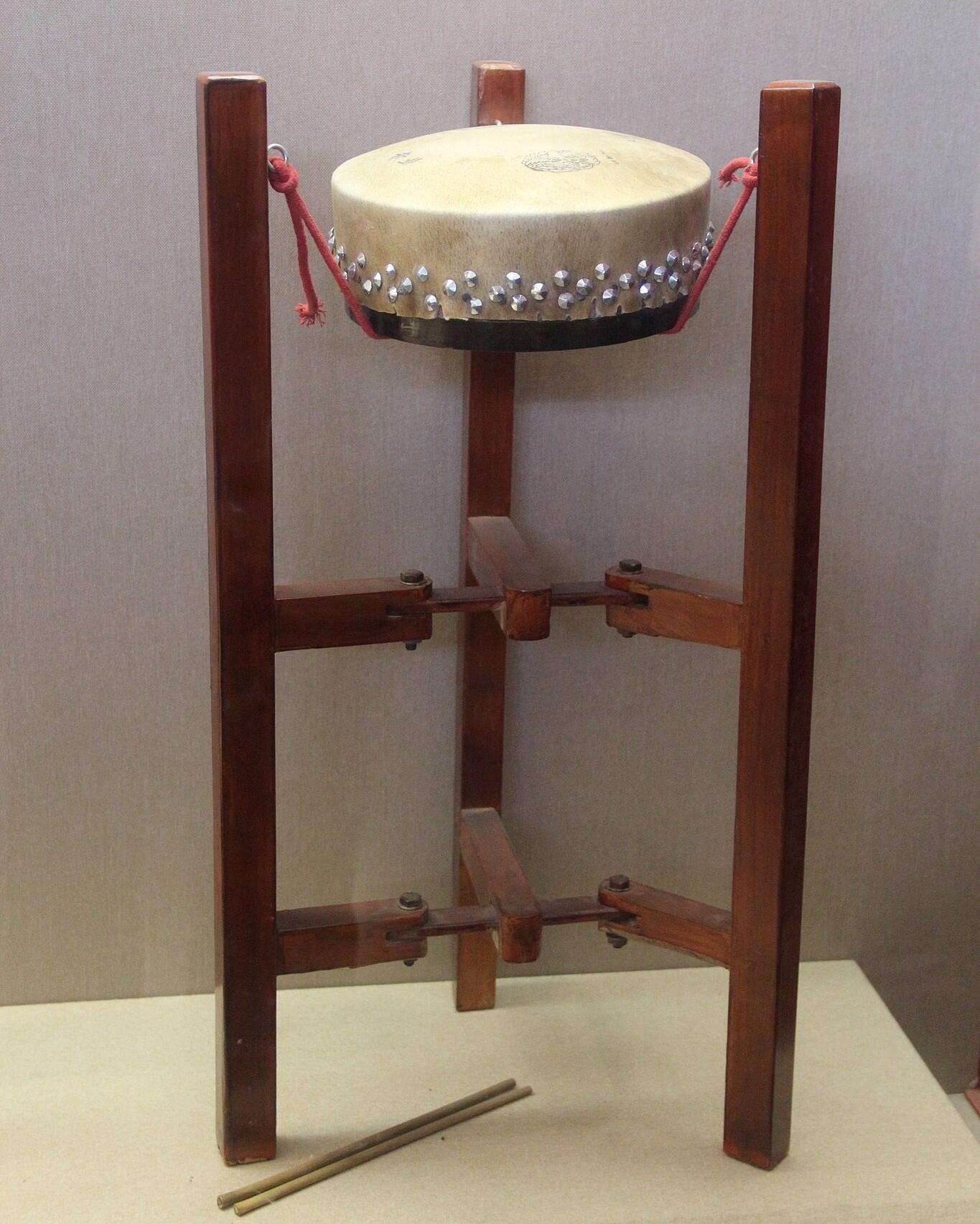 A bangu drum.