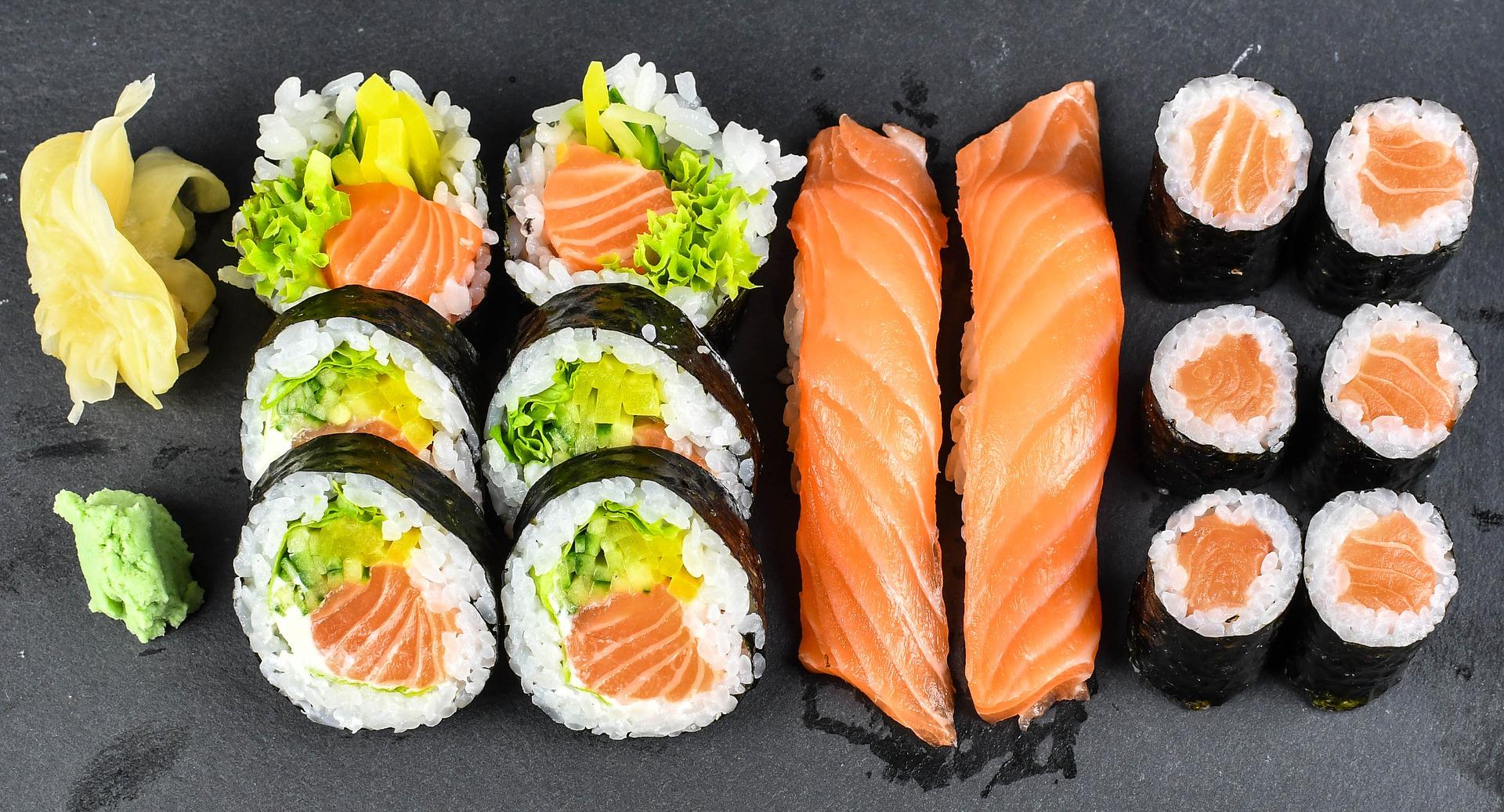 Describe this plate of sushi in Japanese