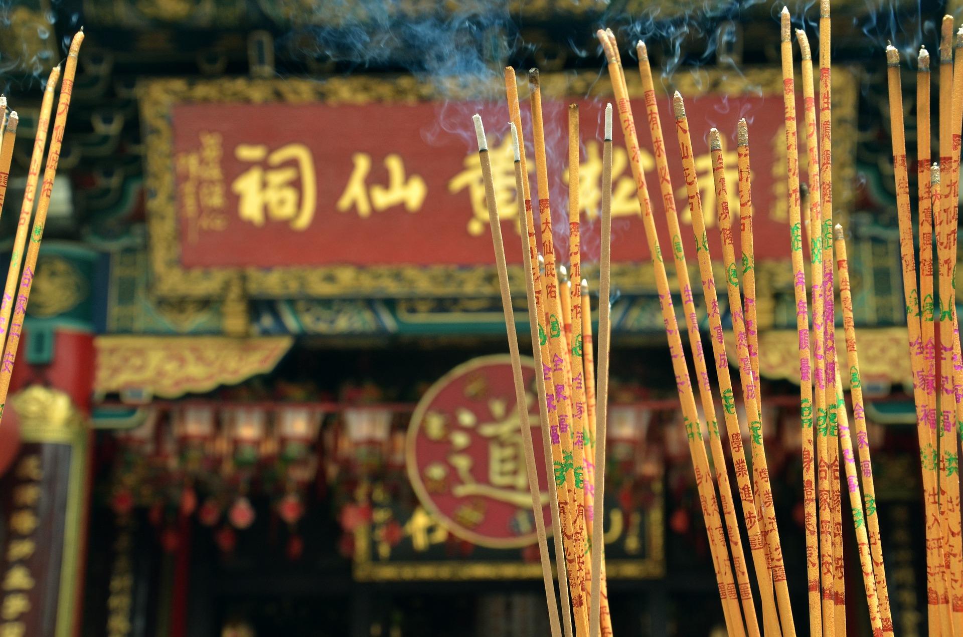 Incense at Chinese shrine - using past NCEA Chinese exams to expand your knowledge