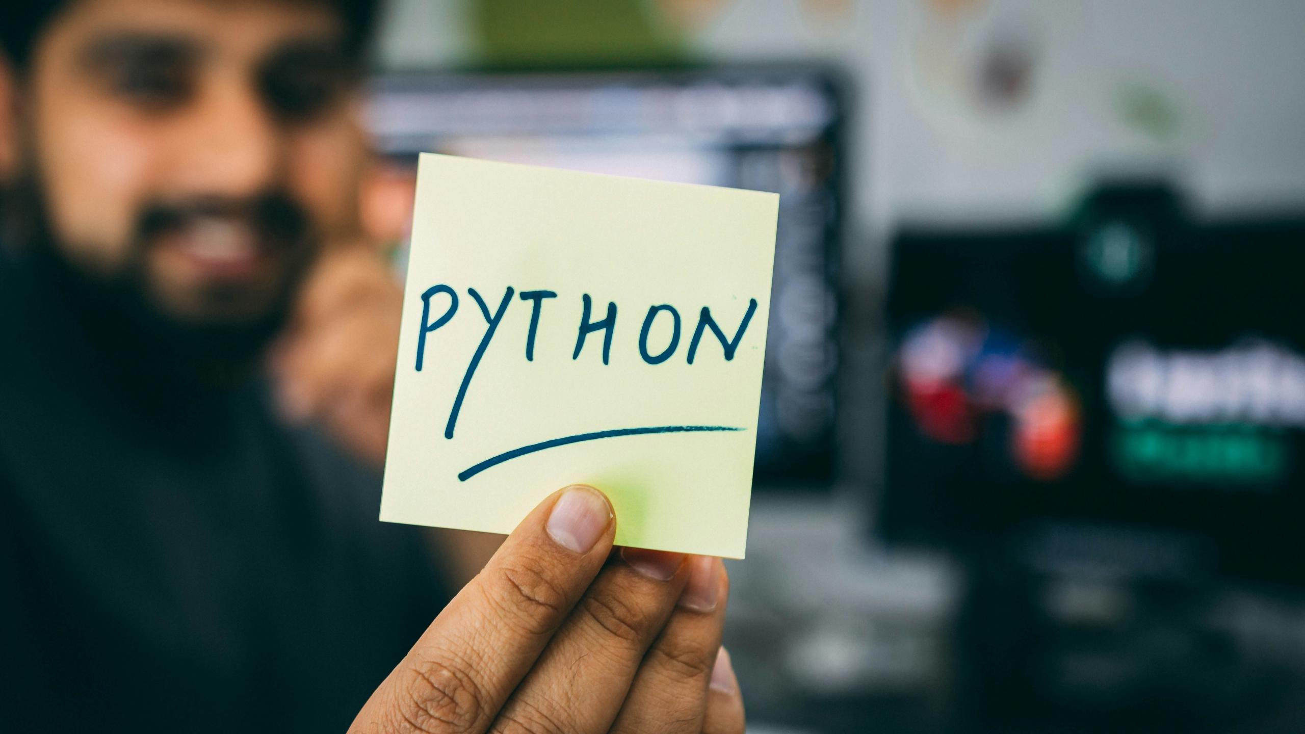 Post-it with the word Python and computers