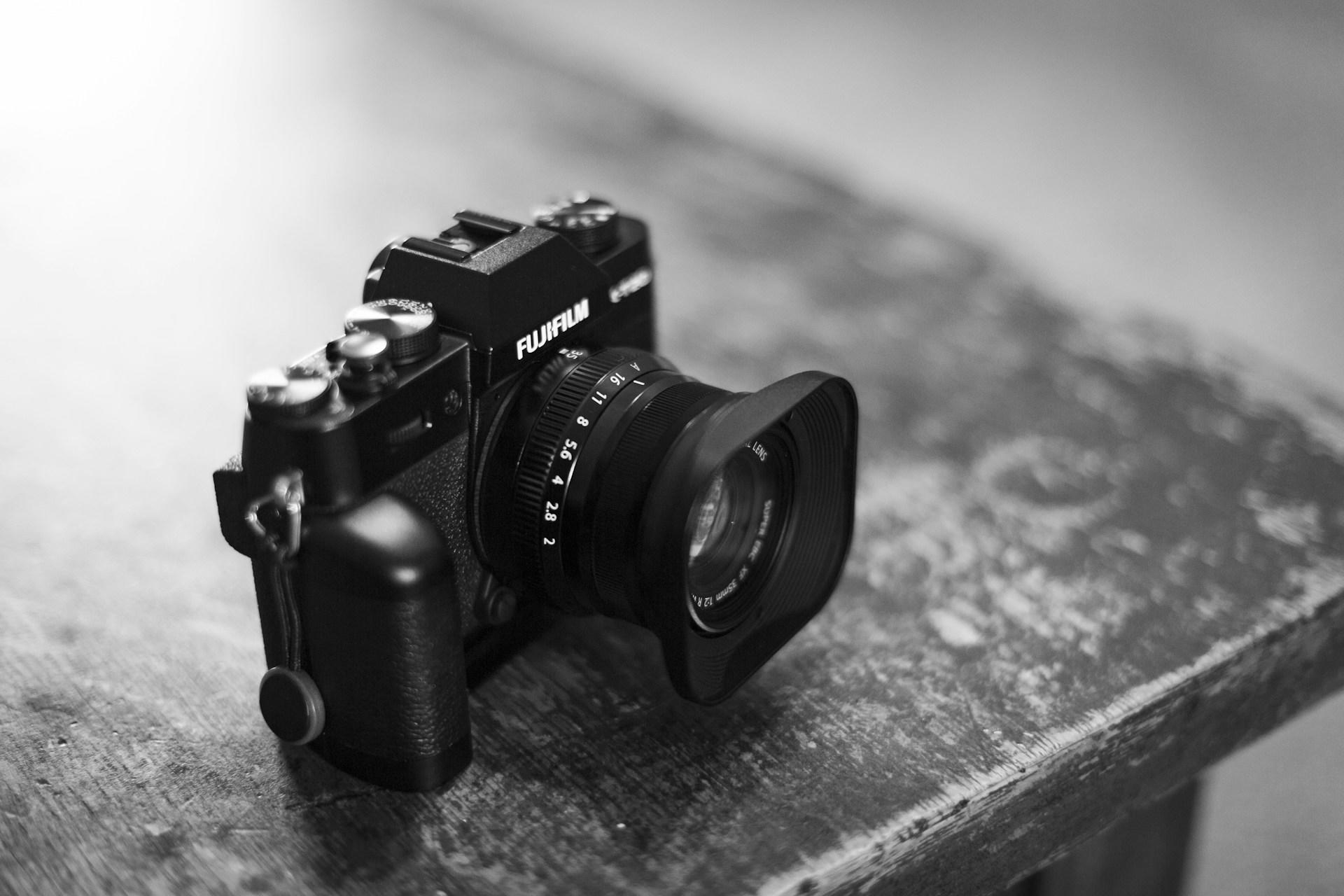 A black and white photo of a Fujifilm X-T20 camera.