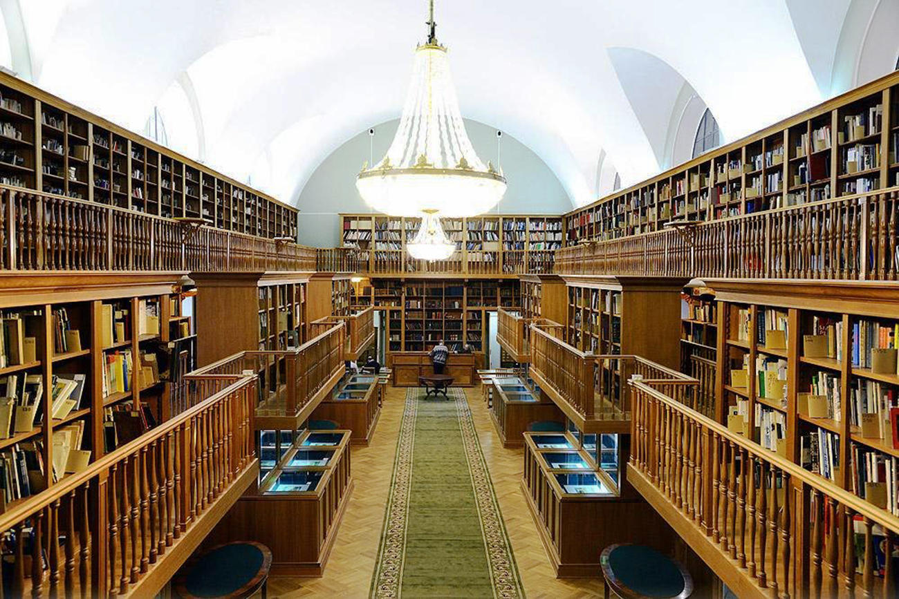 Good reasons to stay up late? This library is open at night