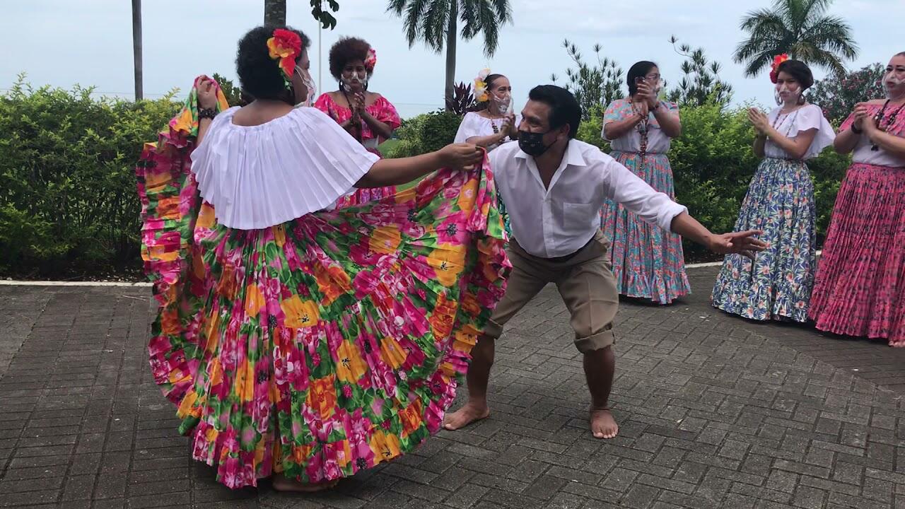 Personas bailando EL Bullerengue
