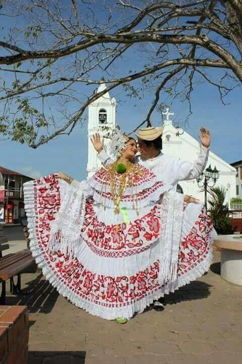 Hermosa pareja bailando El Punto